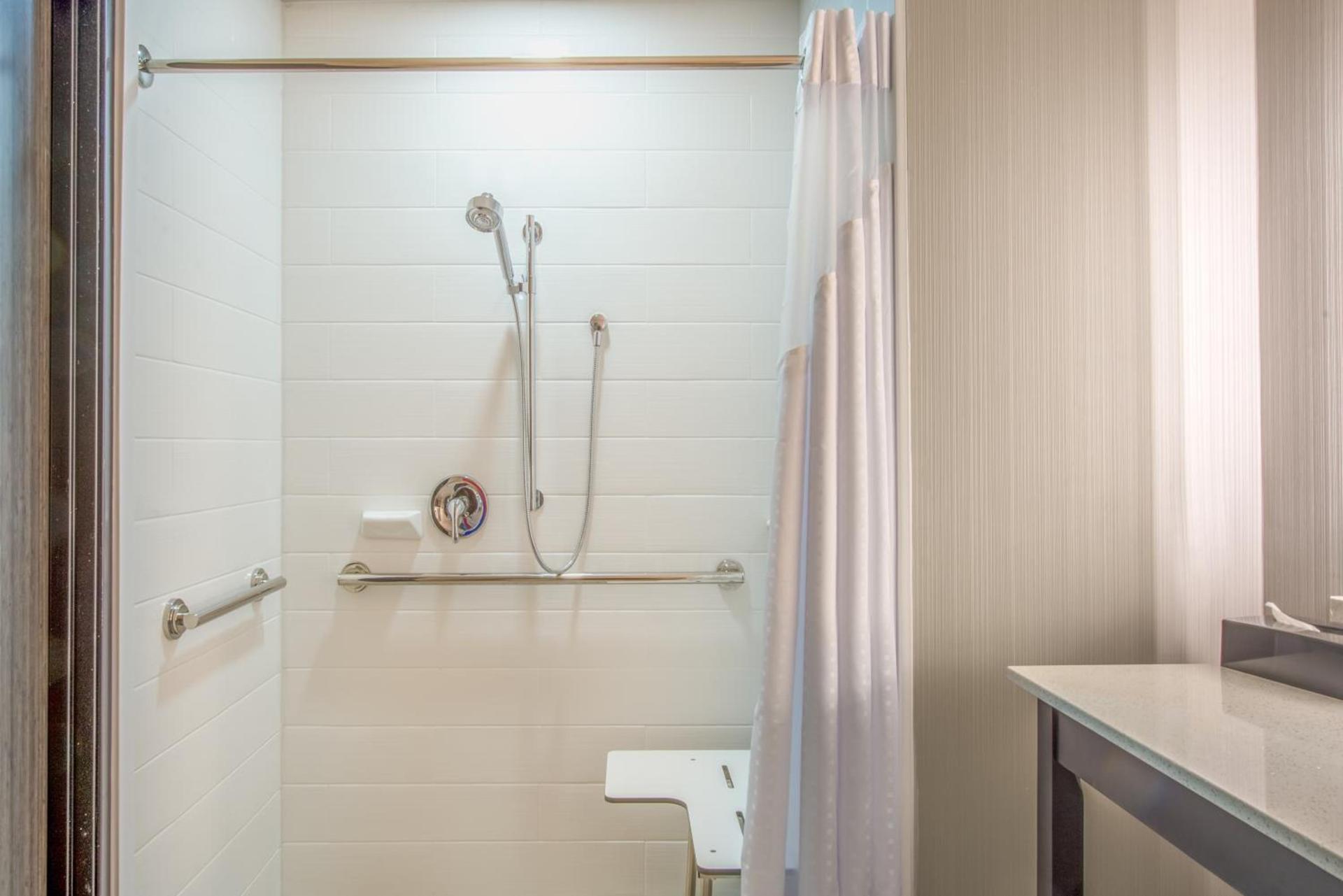 Holiday Inn Express & Suites Shawnee - Kansas City West by IHG photo 8
