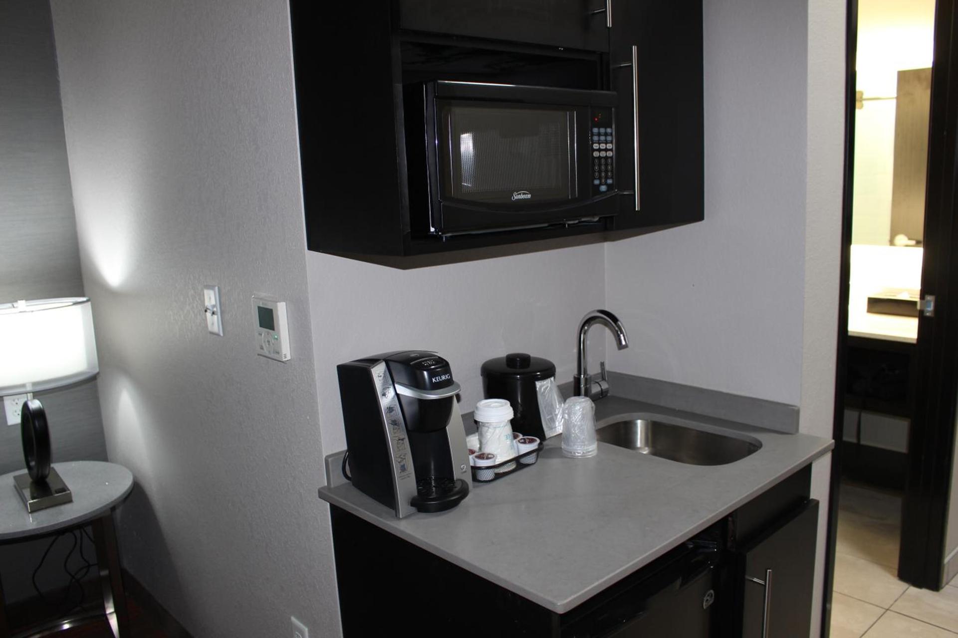 Holiday Inn Express & Suites Shawnee - Kansas City West by IHG photo 4