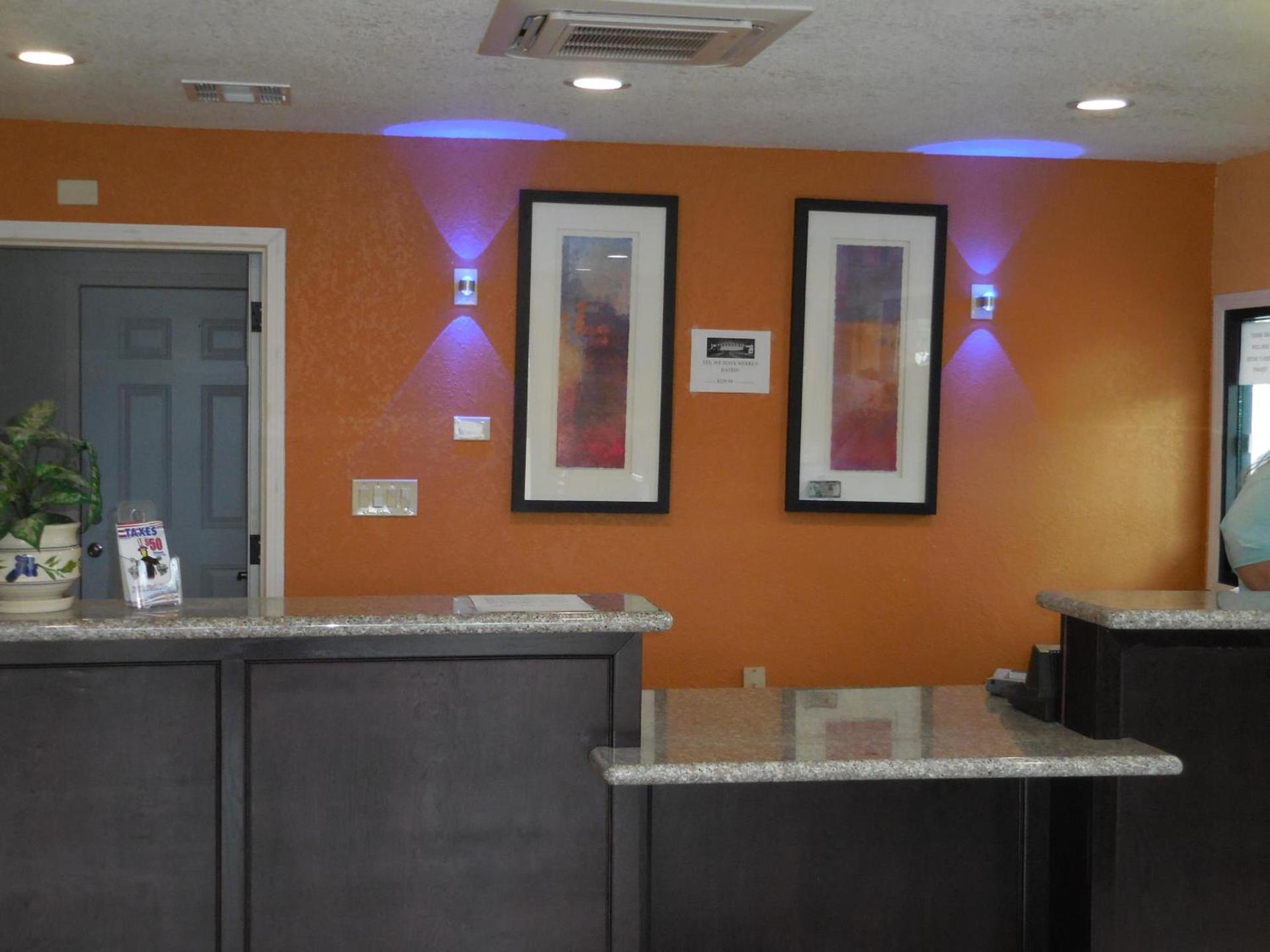 Best Economy Inn & Suites photo 11