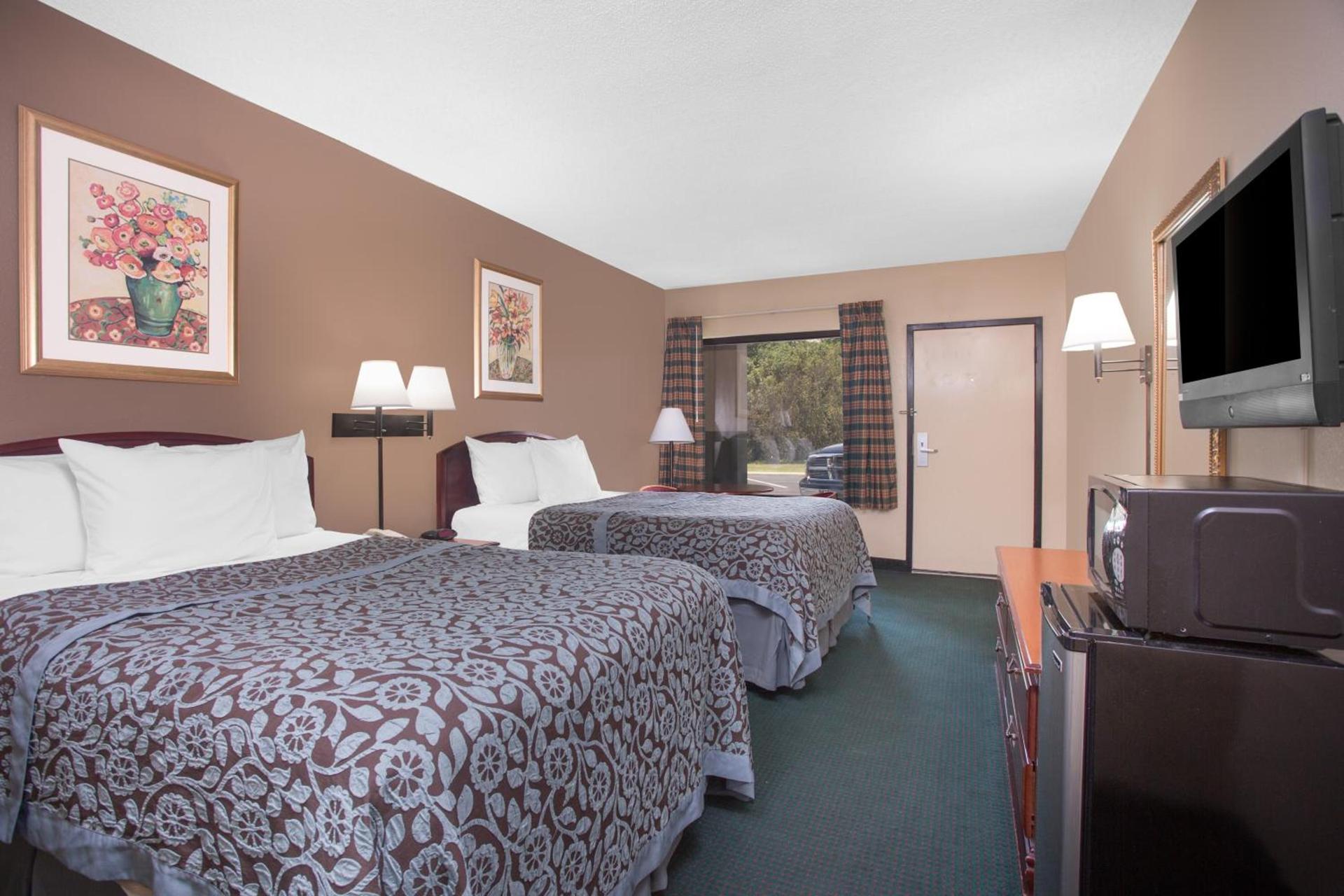 Days Inn by Wyndham Dublin GA photo 22