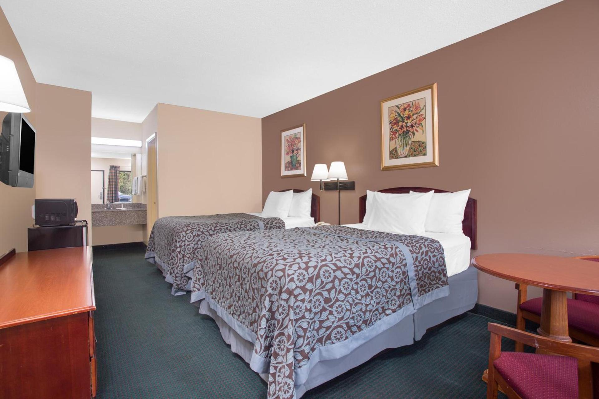Days Inn by Wyndham Dublin GA photo 23