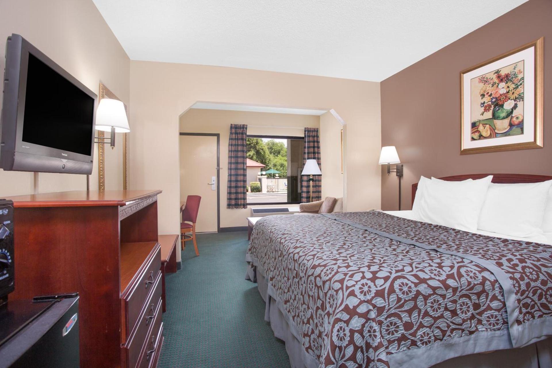 Days Inn by Wyndham Dublin GA photo 24