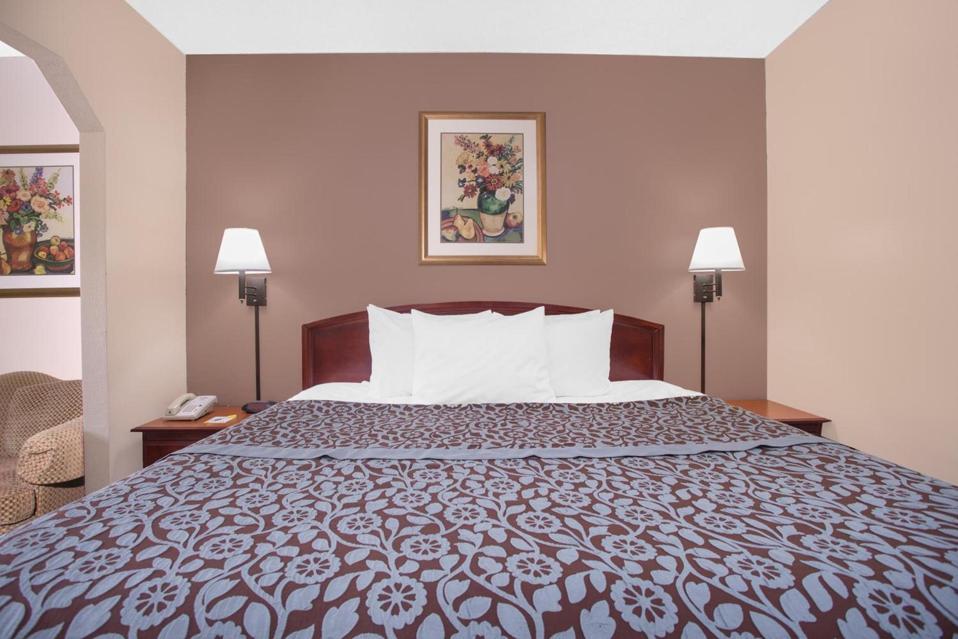 Days Inn by Wyndham Dublin GA photo 25