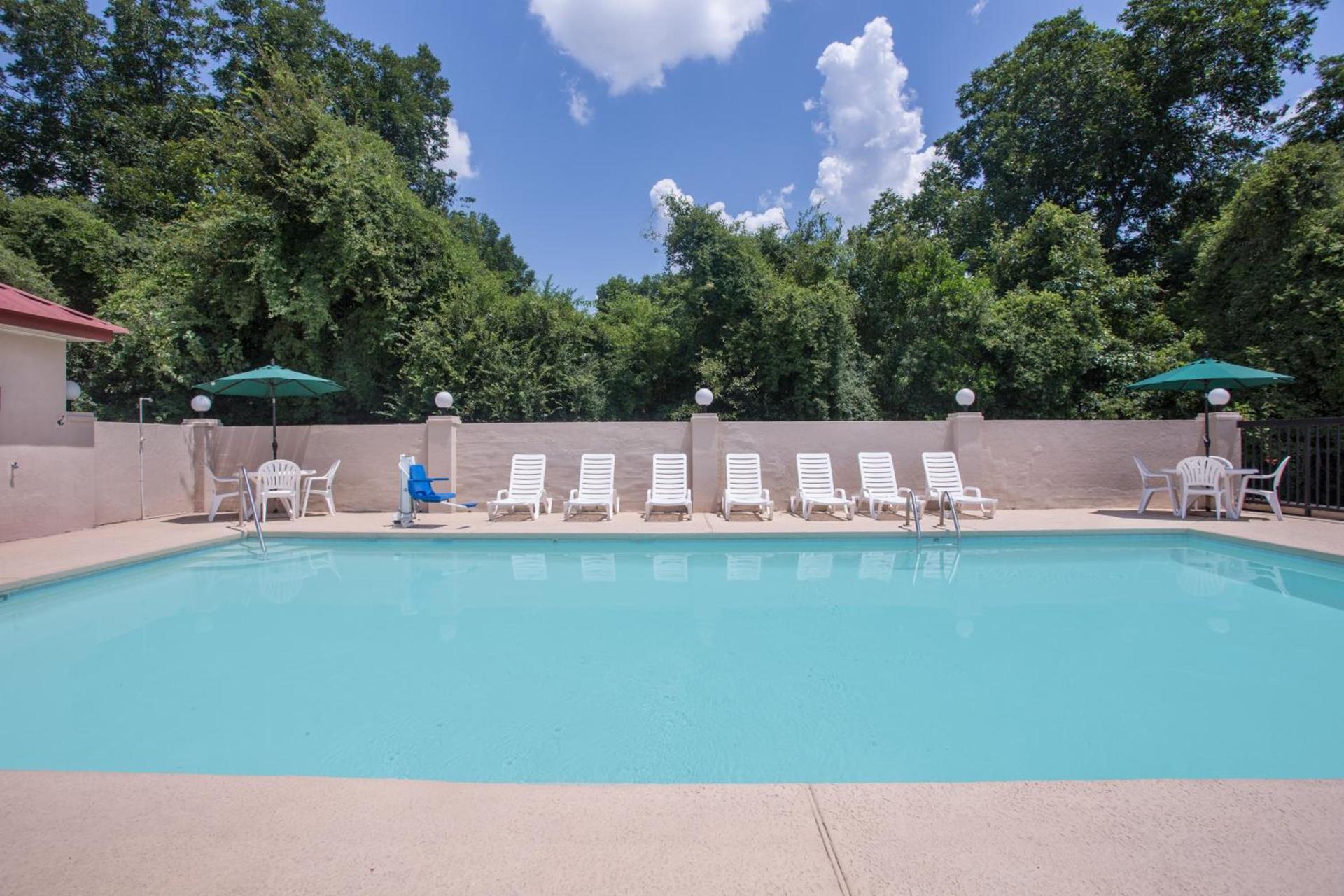 Days Inn by Wyndham Dublin GA photo 19