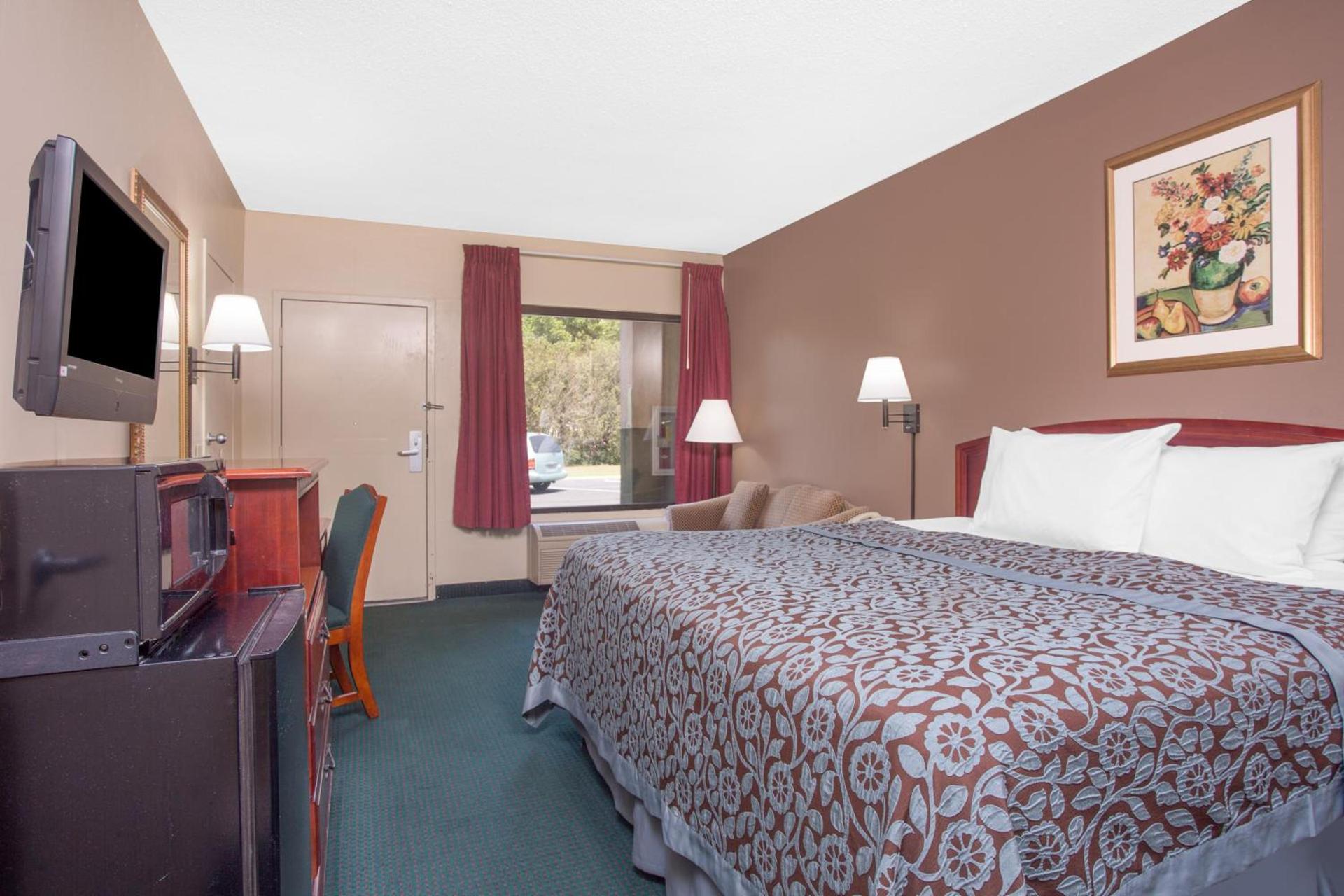 Days Inn by Wyndham Dublin GA photo 27