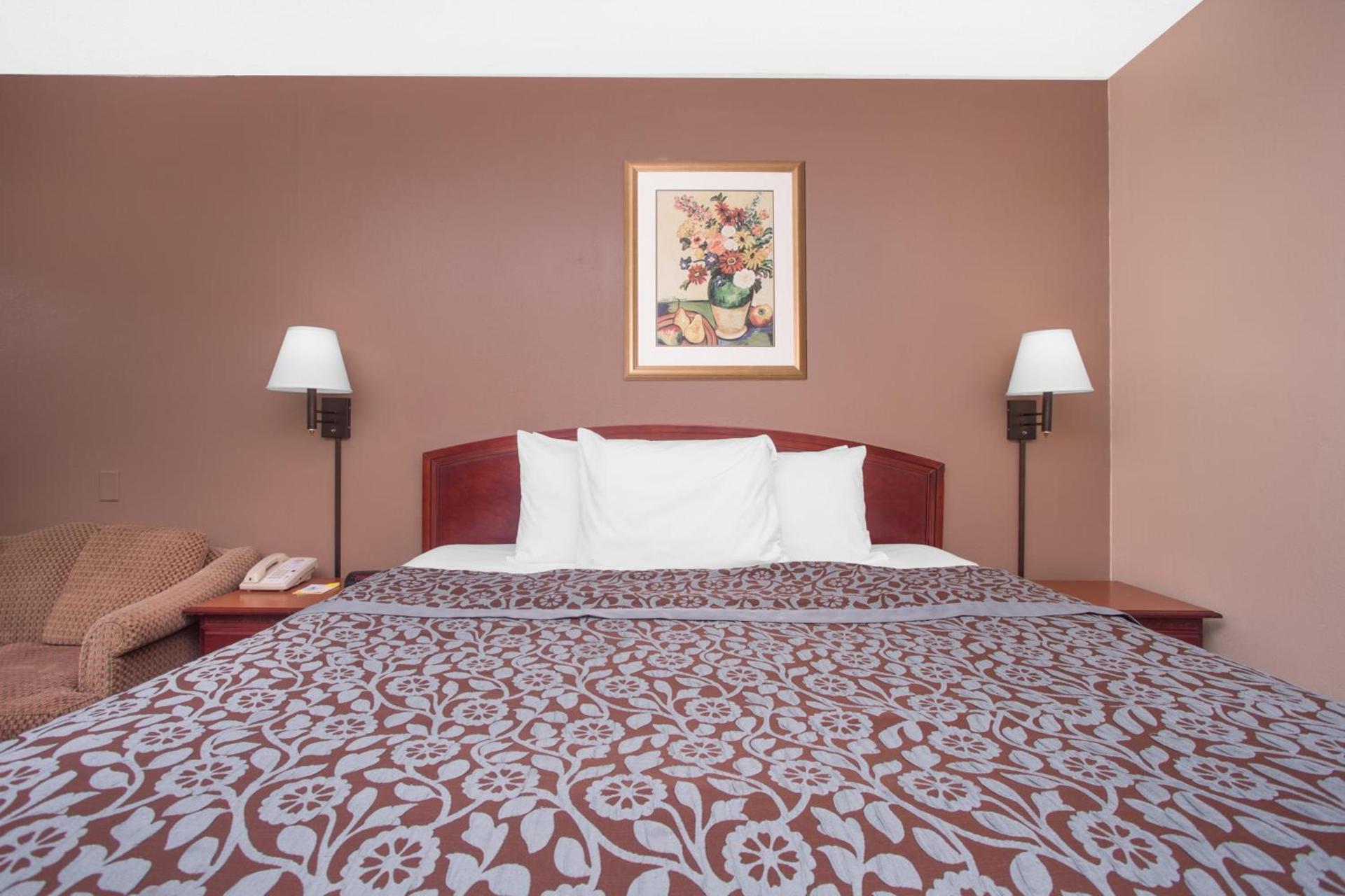 Days Inn by Wyndham Dublin GA photo 29