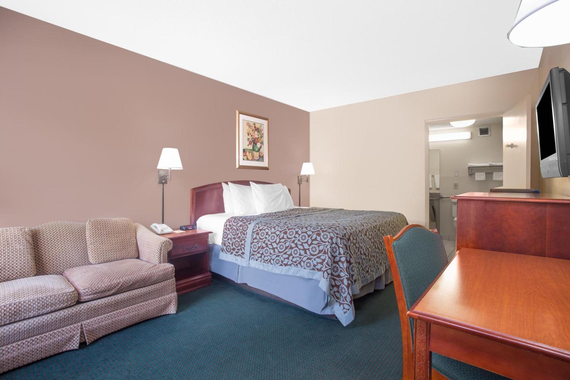 Days Inn by Wyndham Dublin GA photo 30