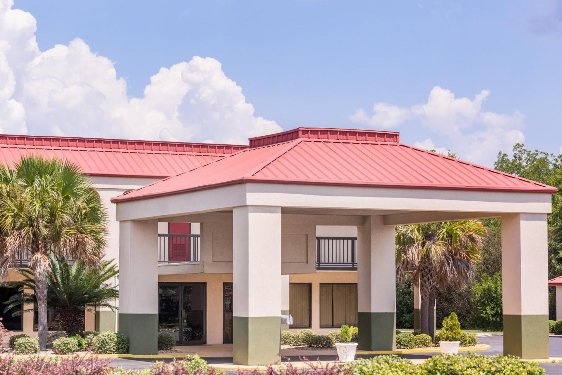 Days Inn by Wyndham Dublin GA photo 16