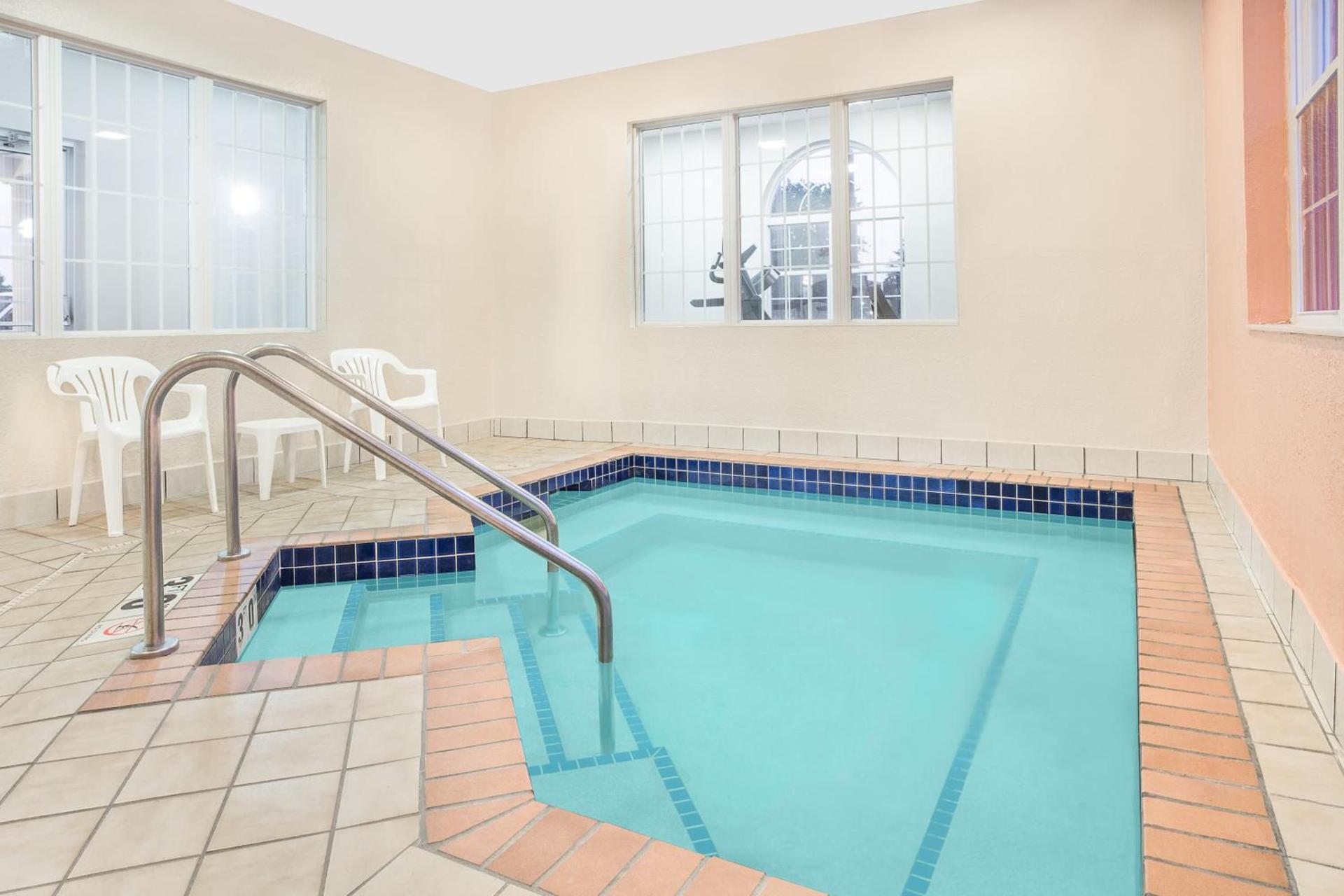 Microtel Inn and Suites by Wyndham Appleton photo 2