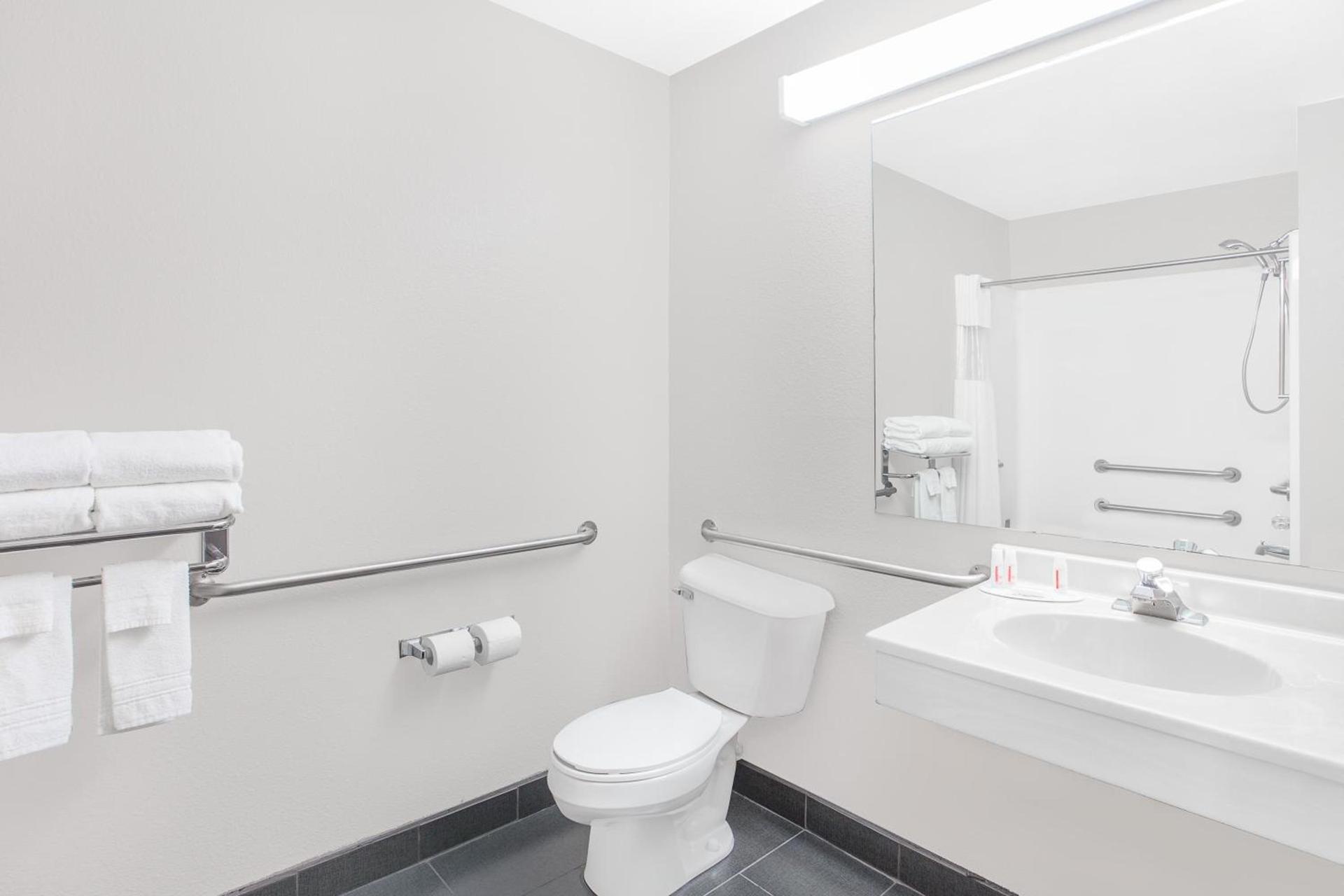 Microtel Inn and Suites by Wyndham Appleton photo 11