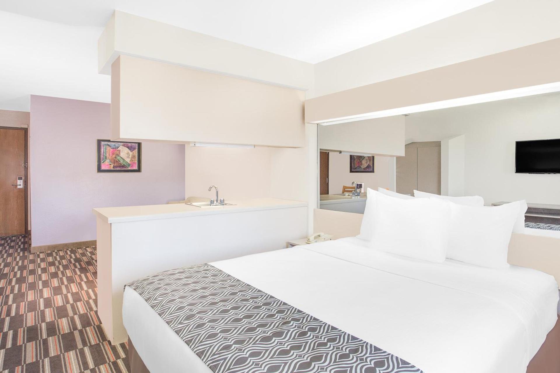 Microtel Inn and Suites by Wyndham Appleton photo 8