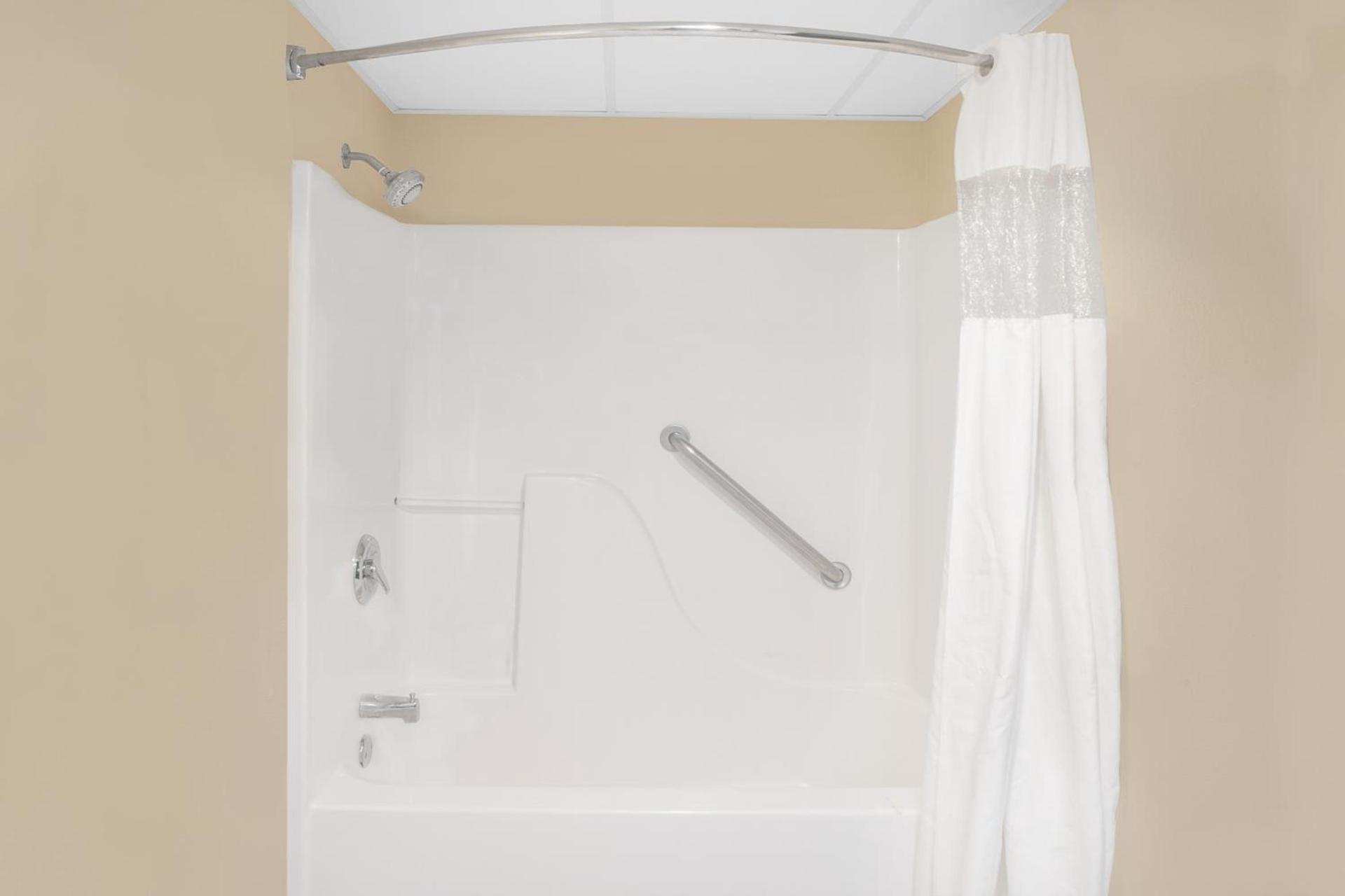 Days Inn by Wyndham Fayetteville photo 30
