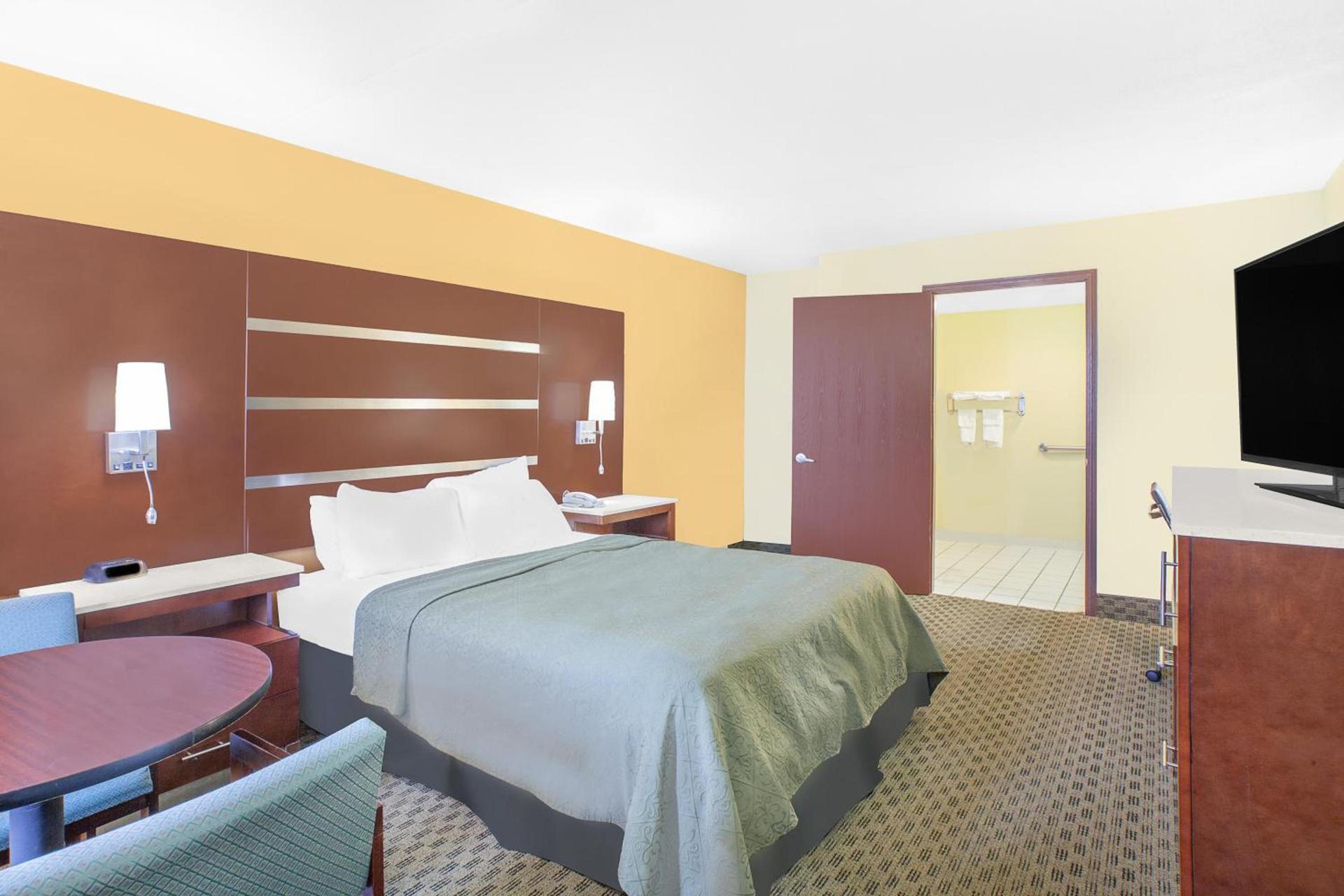 Days Inn by Wyndham Fayetteville photo 23