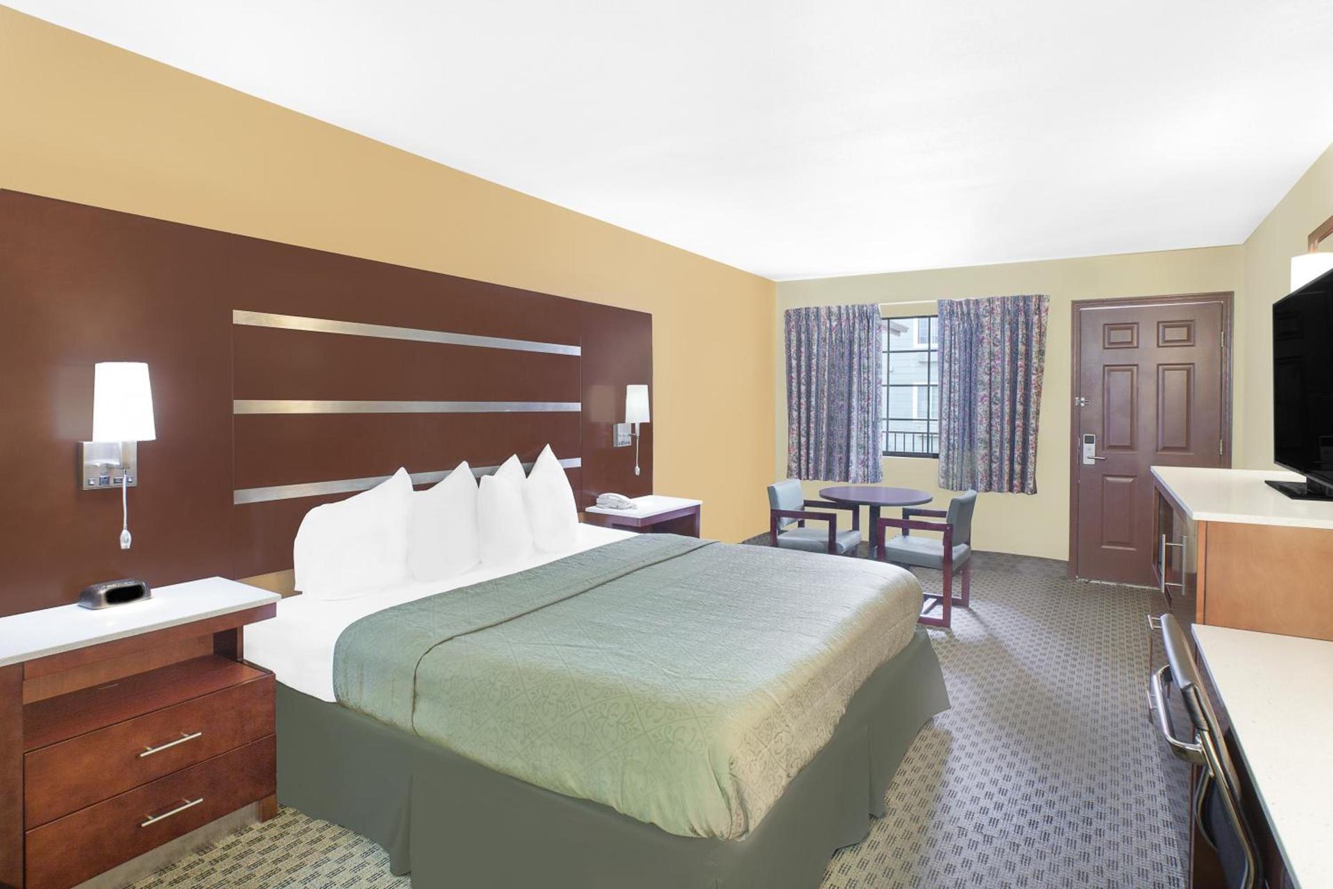 Days Inn by Wyndham Fayetteville photo 24