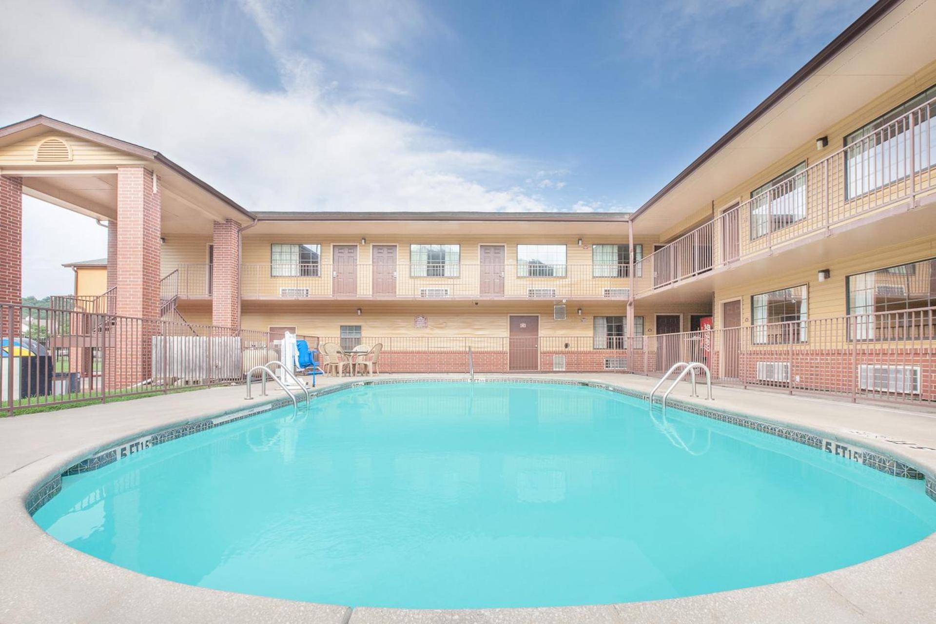 Days Inn by Wyndham Fayetteville photo 22