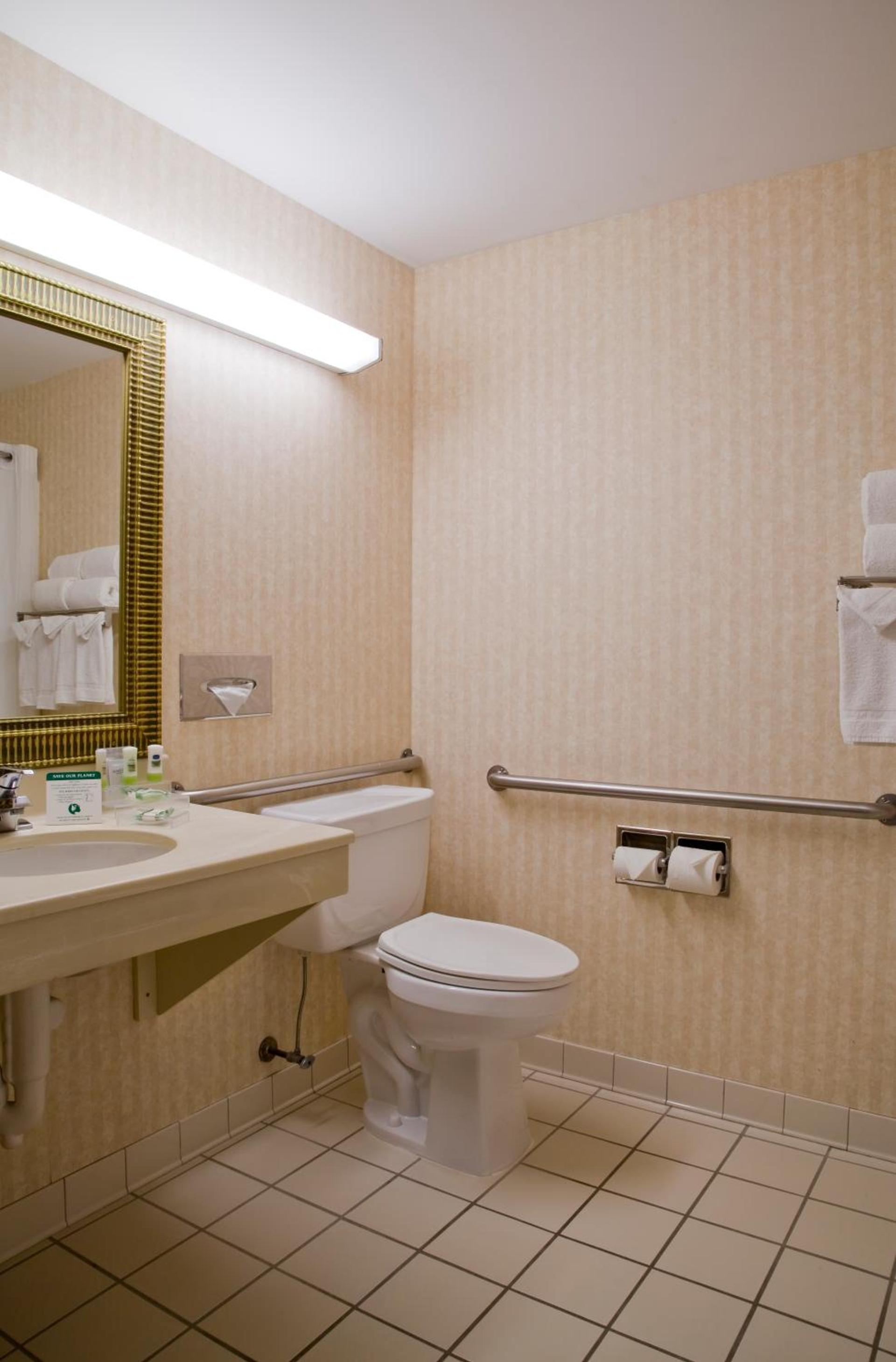 Country Inn & Suites by Radisson, Gurnee, IL photo 51