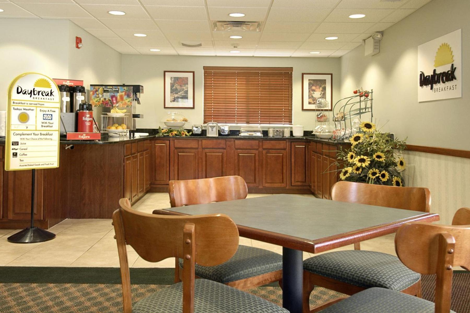 Days Inn & Suites by Wyndham Cherry Hill - Philadelphia photo 45