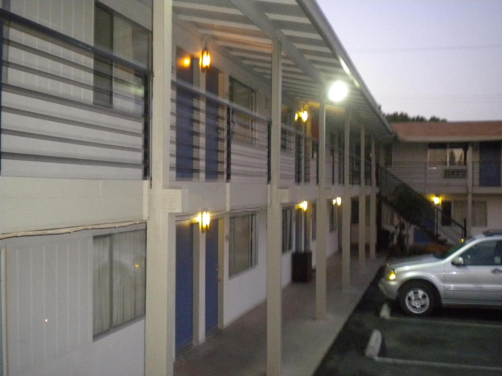 Wasco Inn photo 1