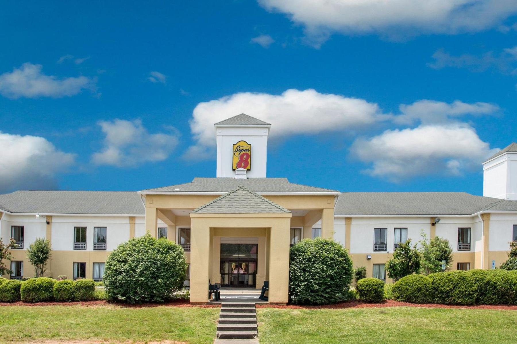 Super 8 by Wyndham Clemmons - Bermuda Run - Winston-Salem I-40 photo 9