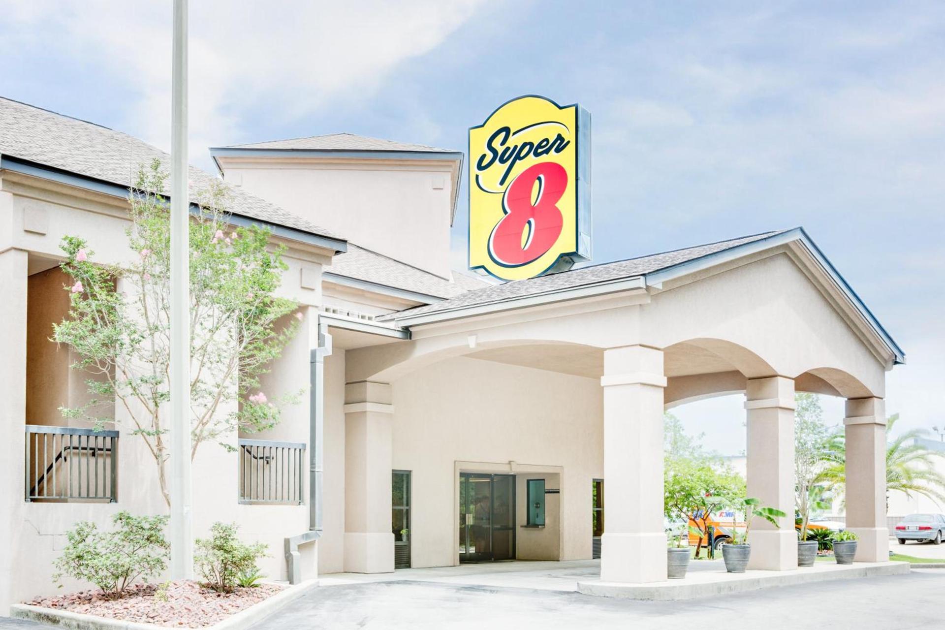 Super 8 by Wyndham Diberville Biloxi Area photo 30