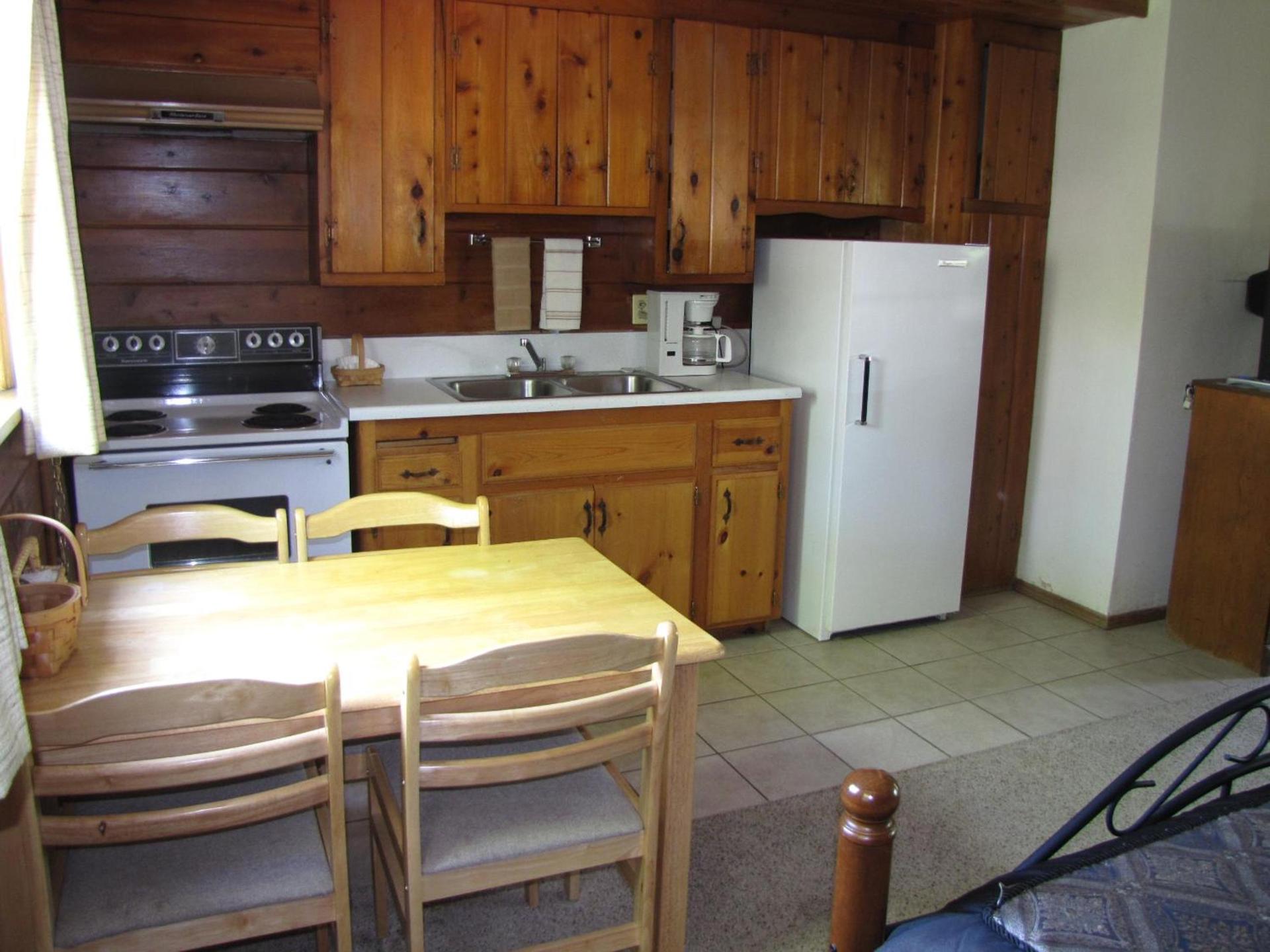 Kern Riverfront Lodge photo 3