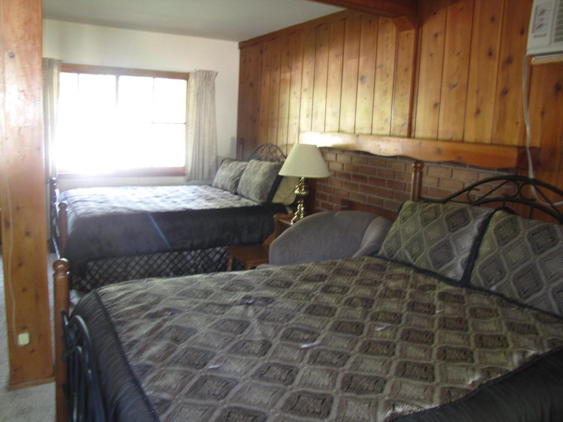 Kern Riverfront Lodge photo 2