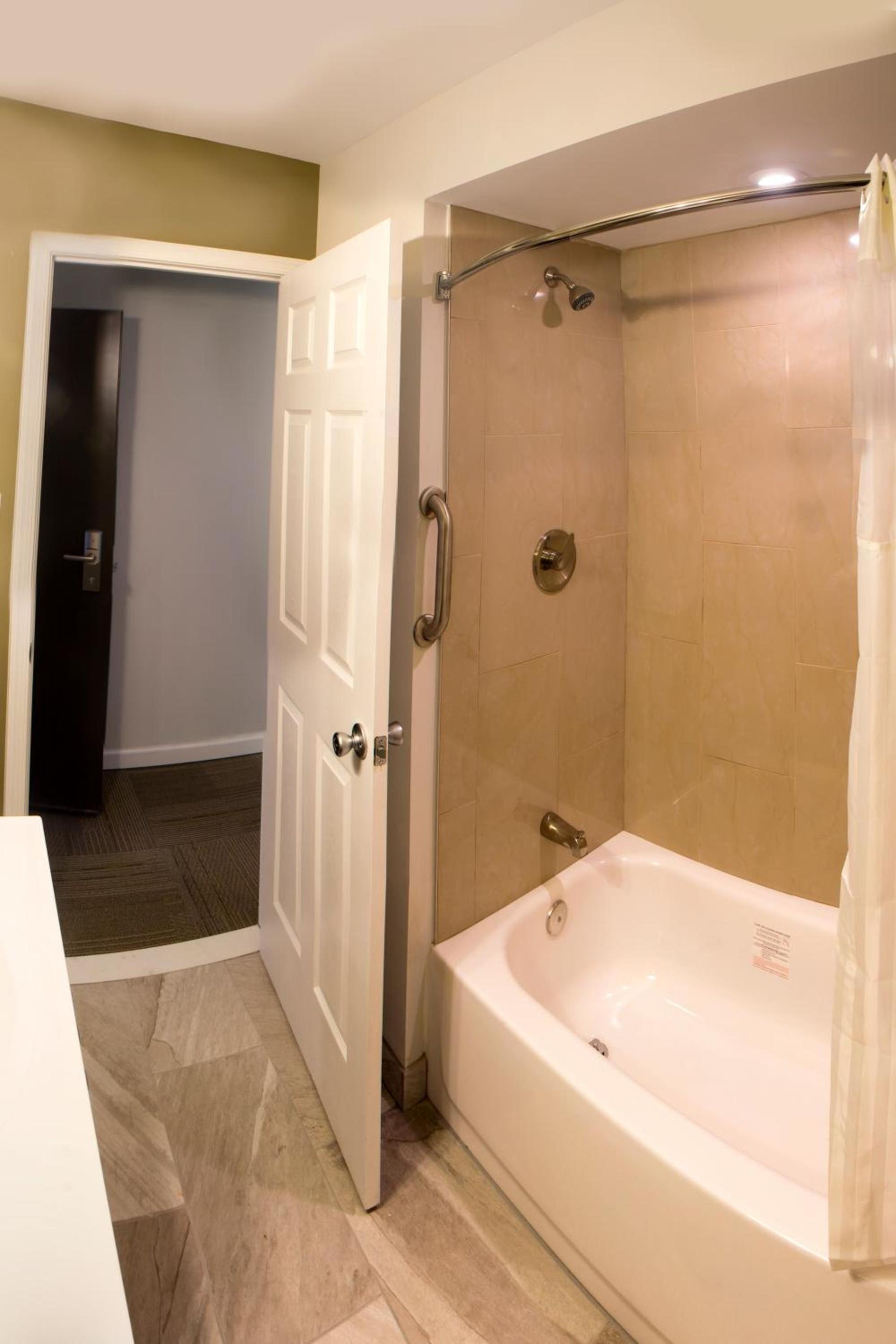 Chateau Suites photo 6