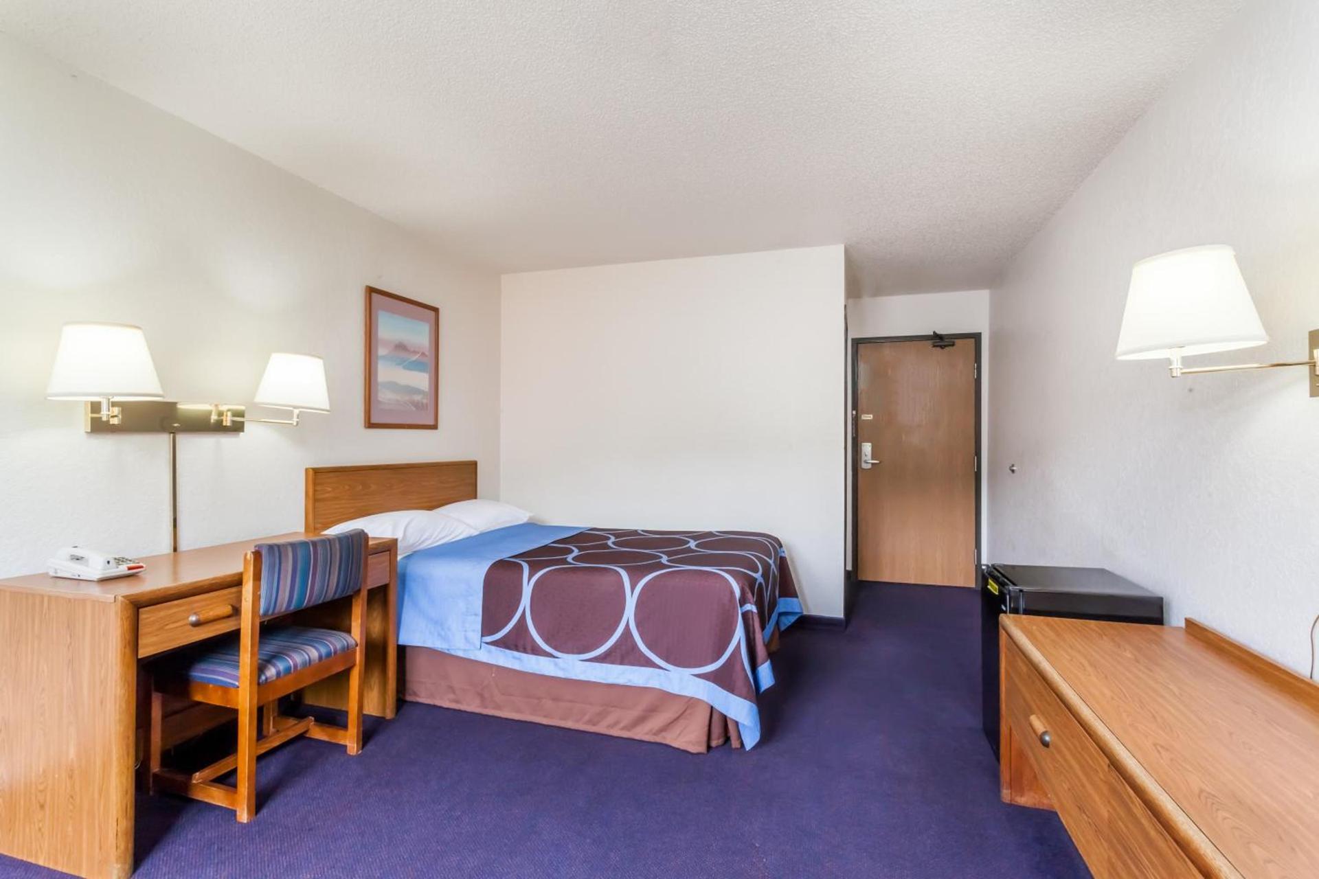 Super 8 by Wyndham Sidney NY photo 21