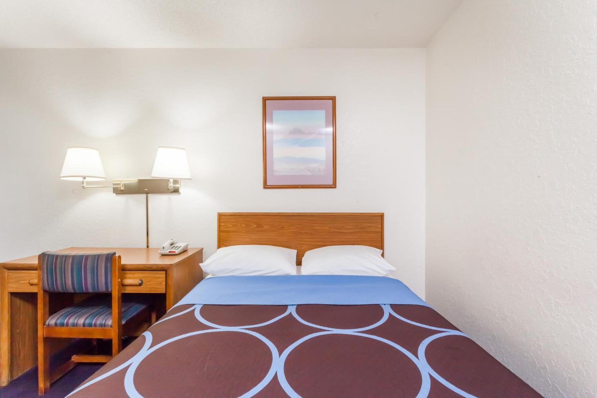 Super 8 by Wyndham Sidney NY photo 23
