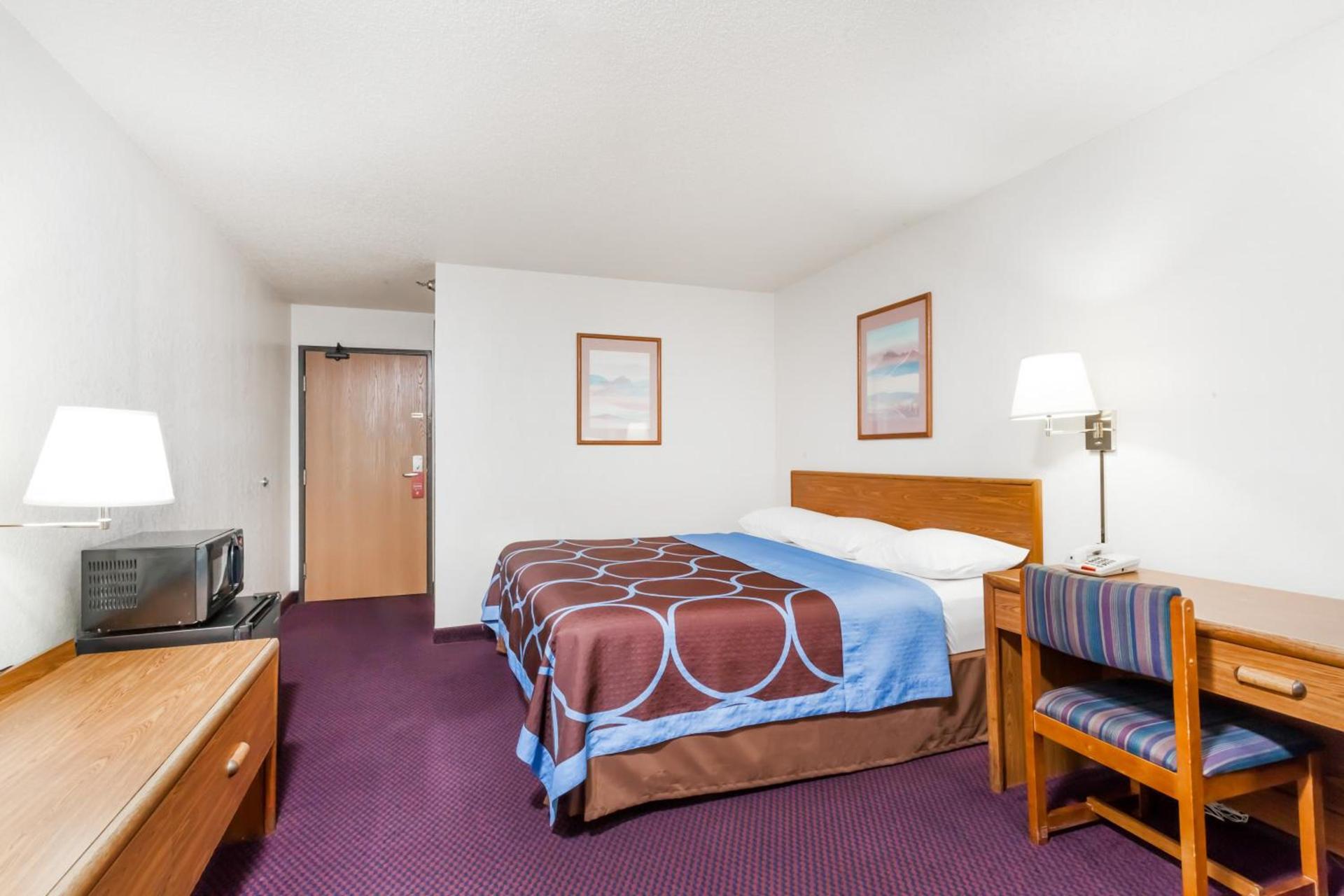 Super 8 by Wyndham Sidney NY photo 27