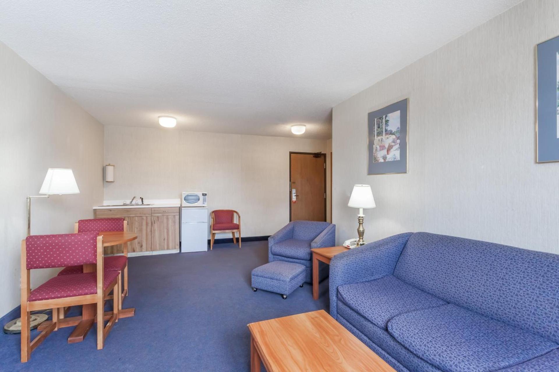 Super 8 by Wyndham Sidney NY photo 29