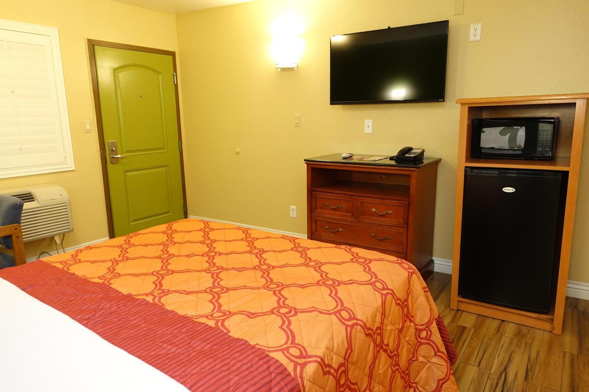 Tropic Lodge photo 13