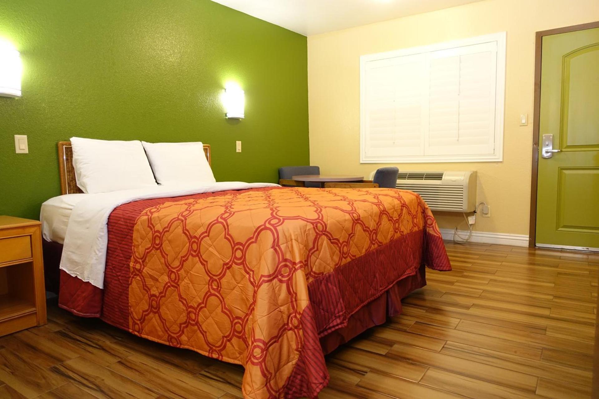 Tropic Lodge photo 54
