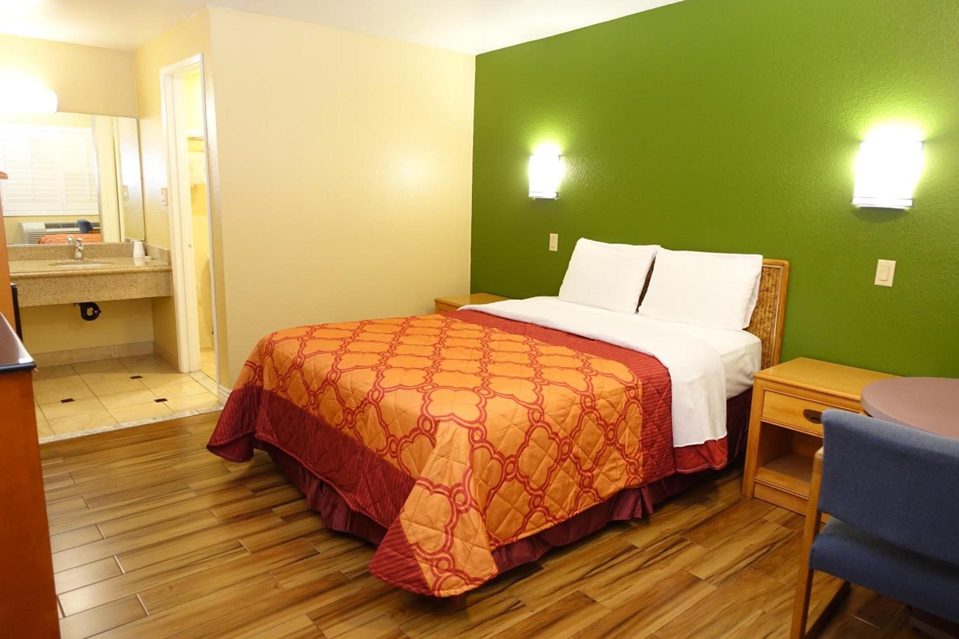 Tropic Lodge photo 53