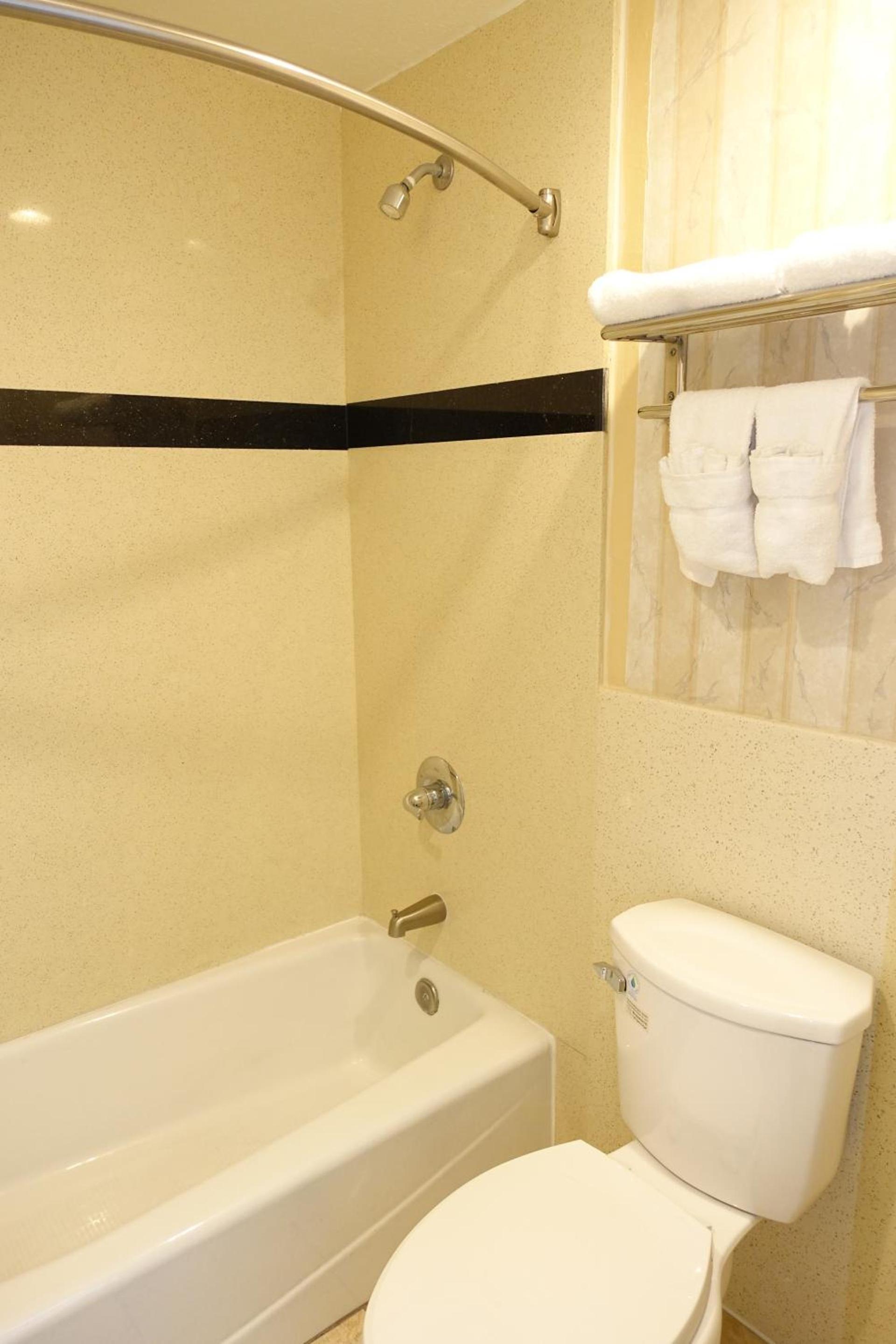 Tropic Lodge photo 56