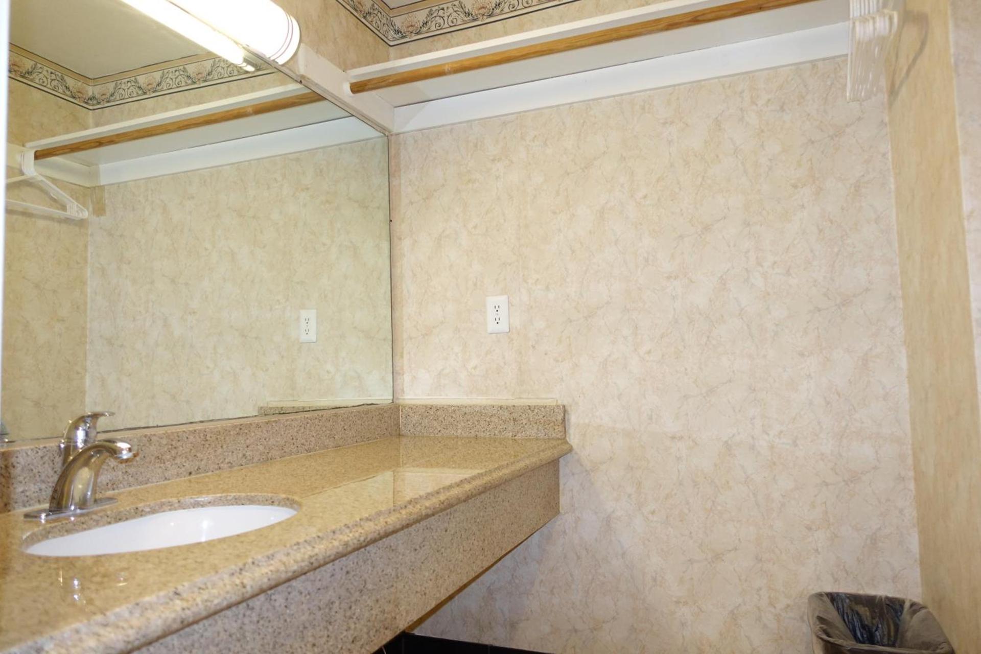 Tropic Lodge photo 60