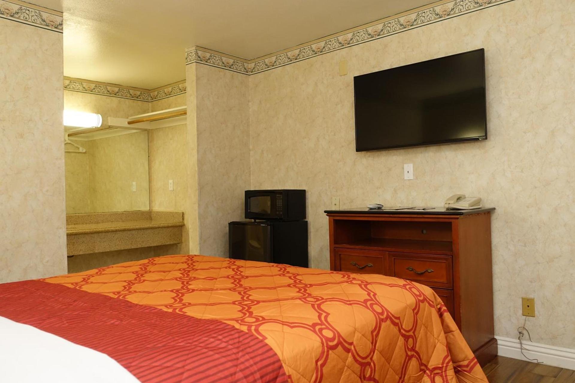 Tropic Lodge photo 51