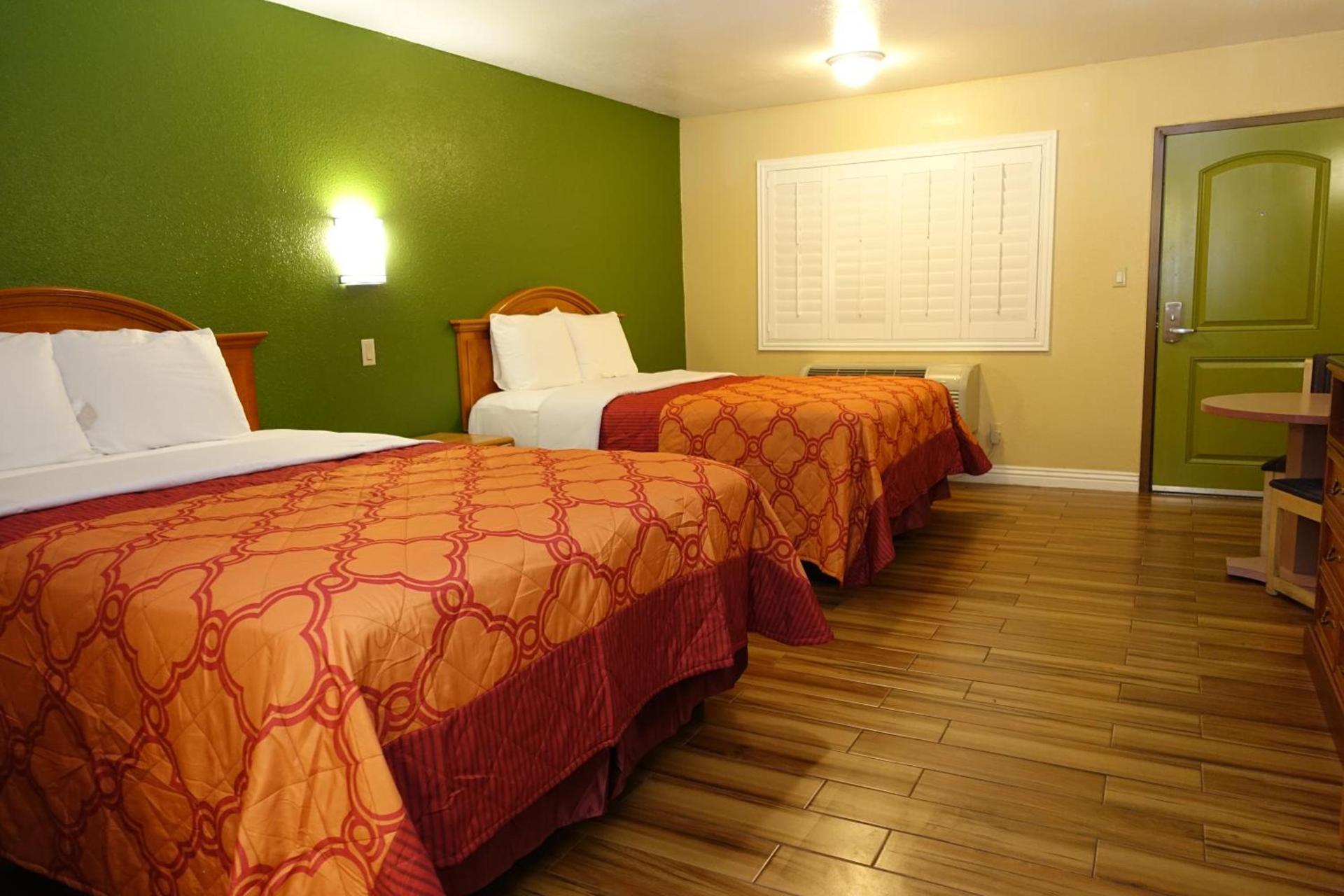 Tropic Lodge photo 15