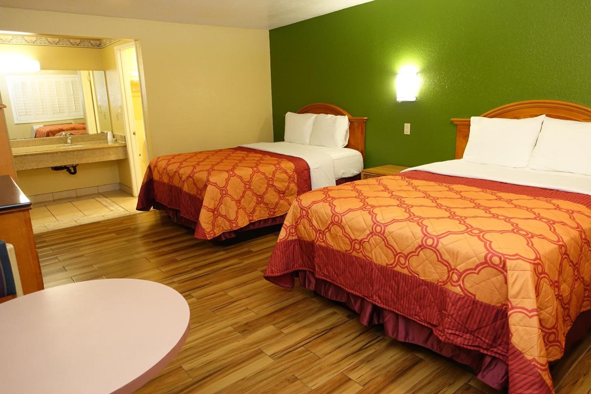 Tropic Lodge photo 52