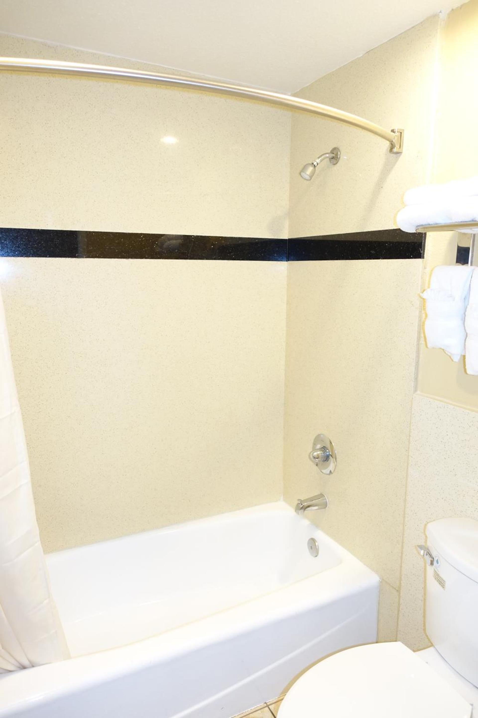 Tropic Lodge photo 17