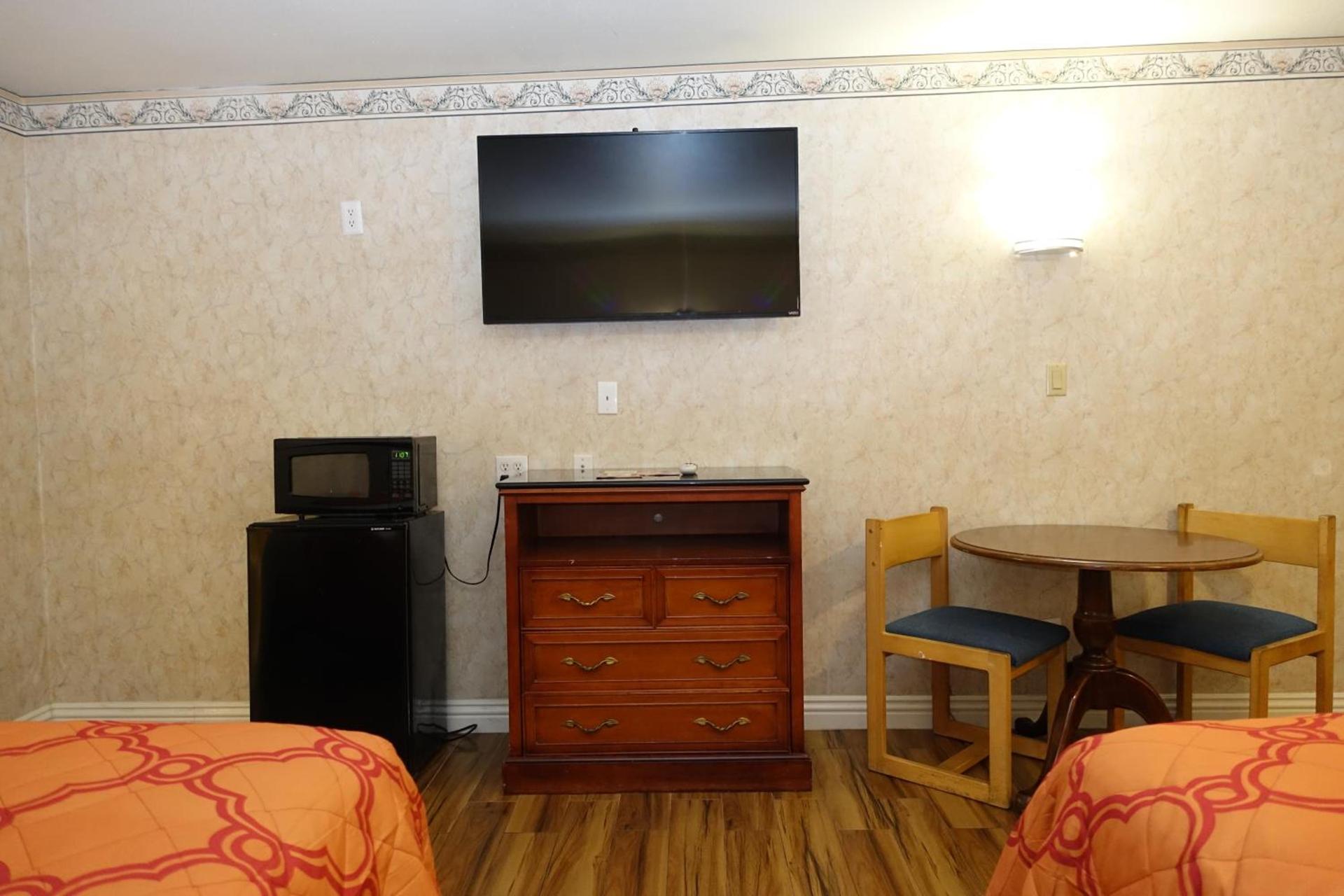 Tropic Lodge photo 2