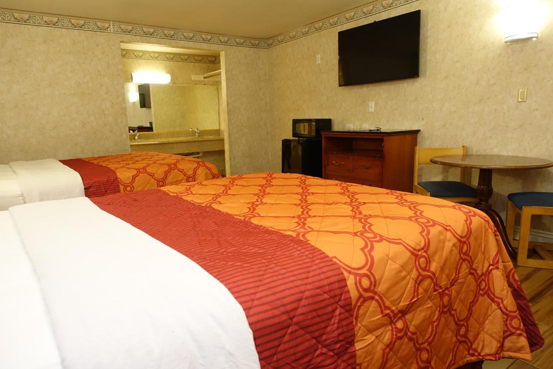 Tropic Lodge photo 14