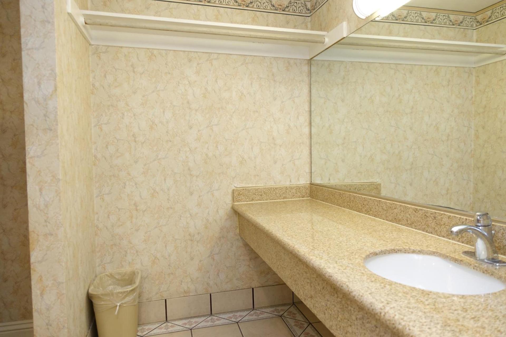 Tropic Lodge photo 33