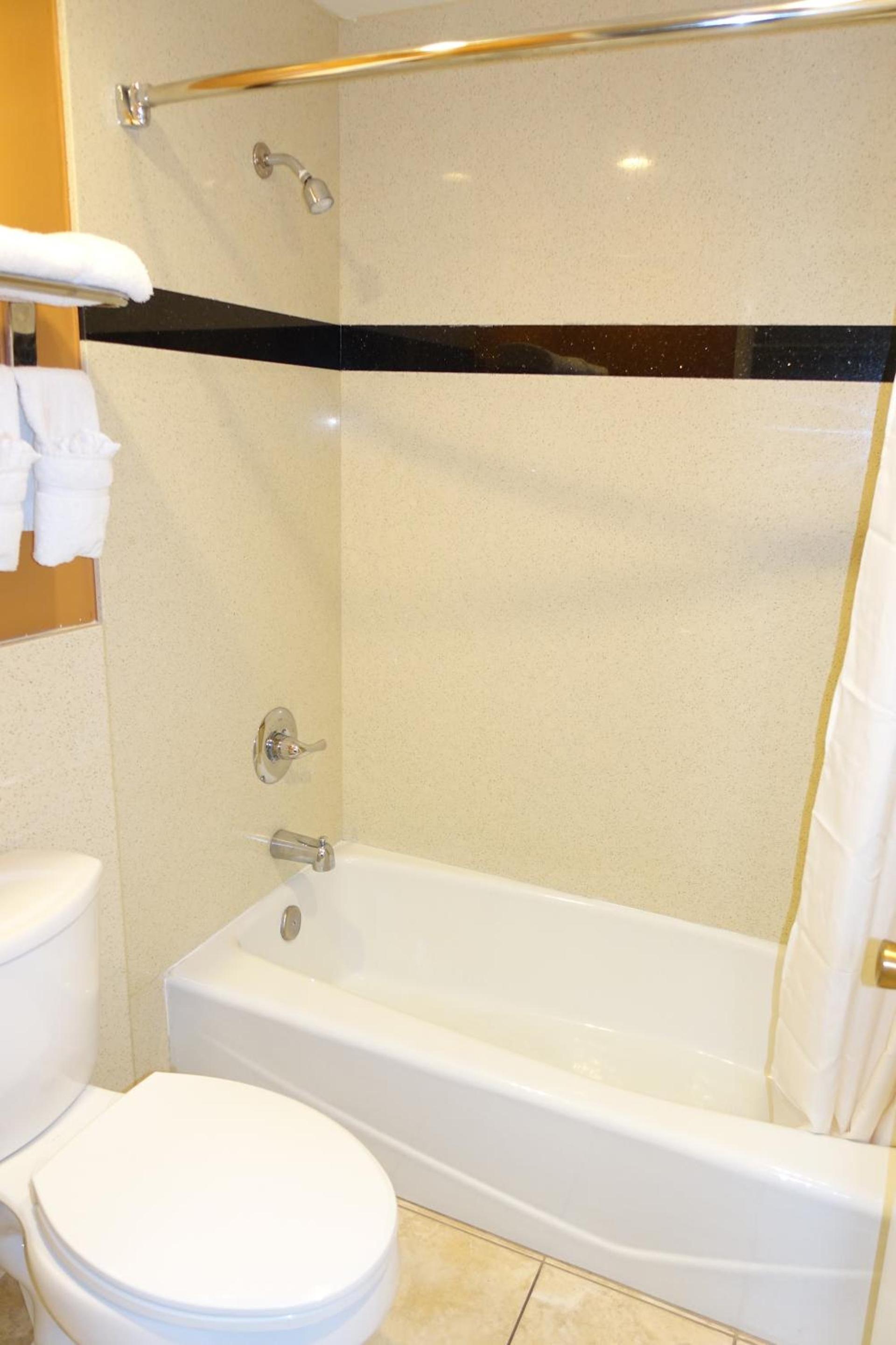 Tropic Lodge photo 34