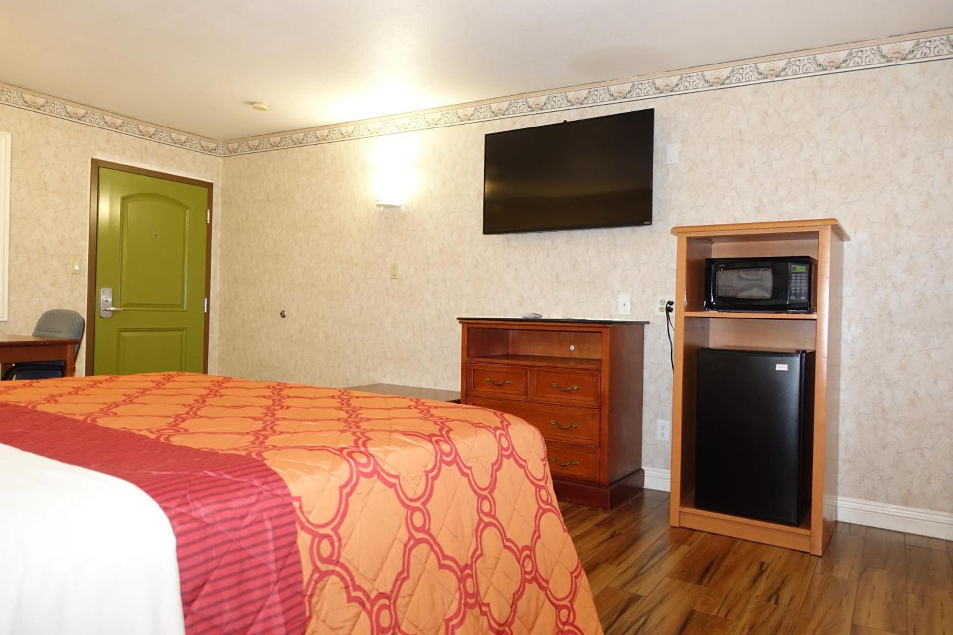 Tropic Lodge photo 32
