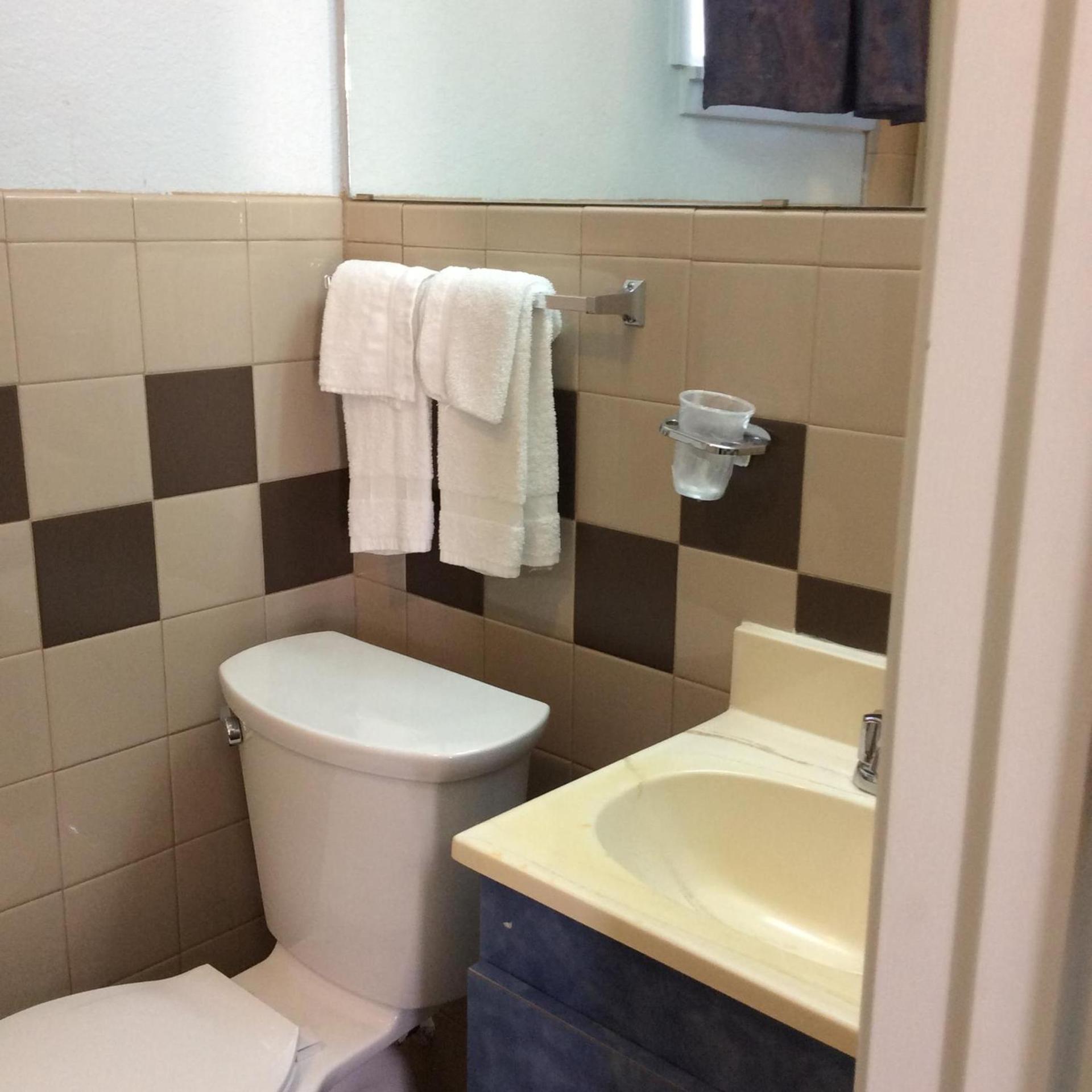 Regency Inn Comanche photo 7