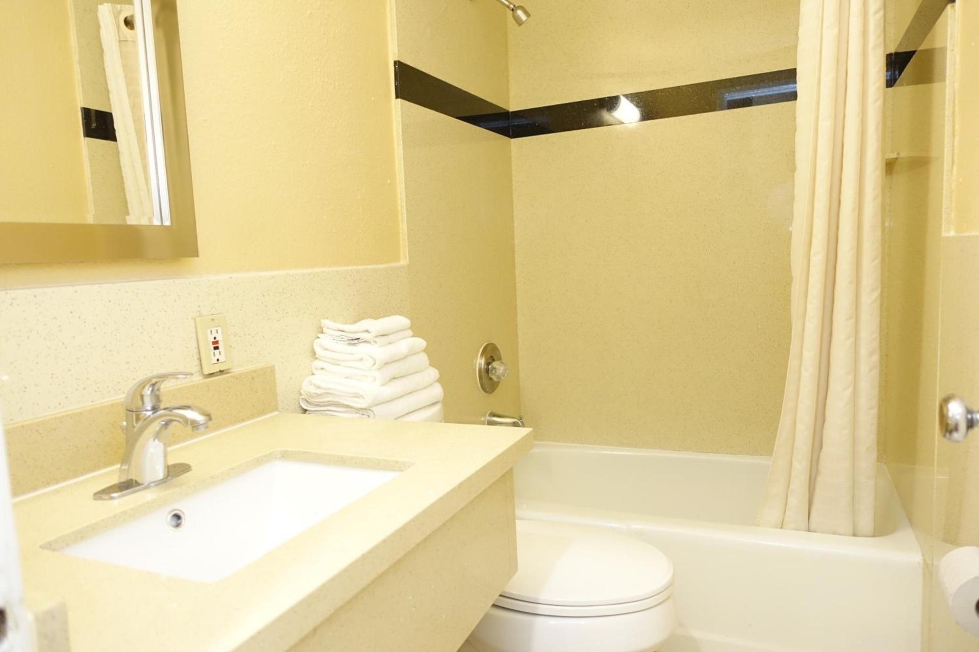 Tropic Lodge photo 39