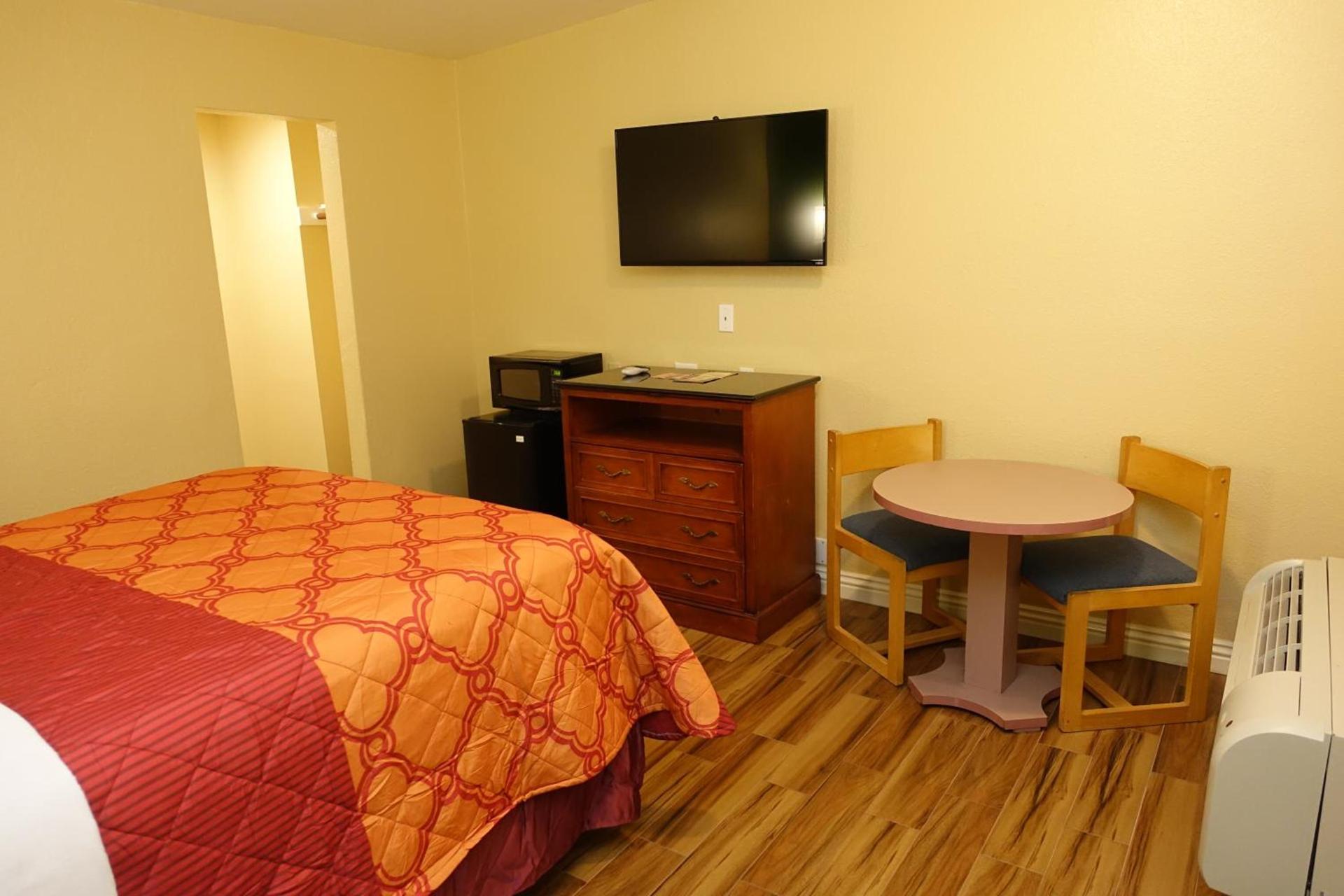 Tropic Lodge photo 37