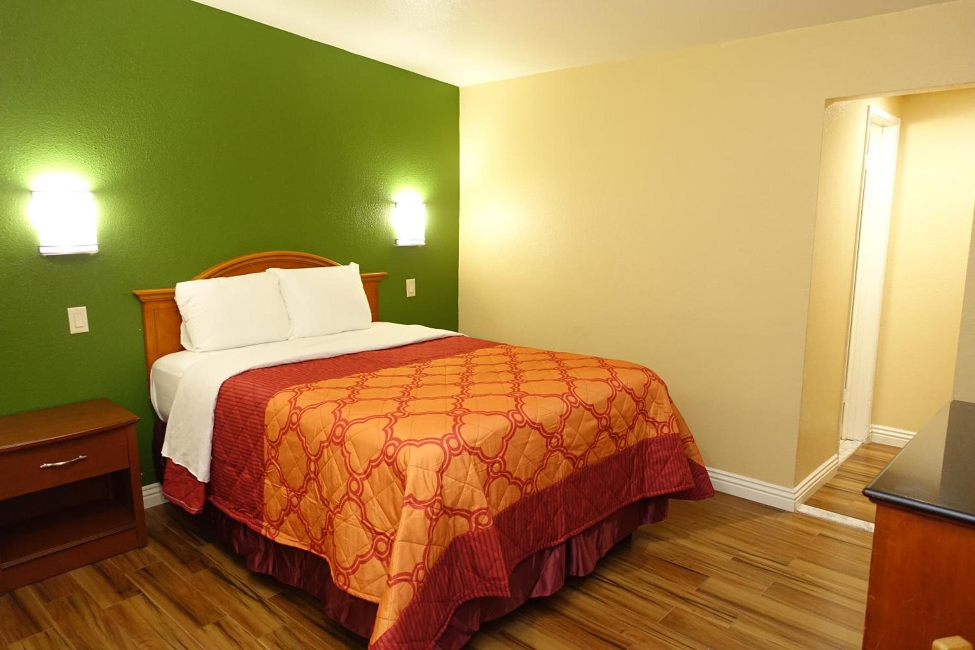 Tropic Lodge photo 36