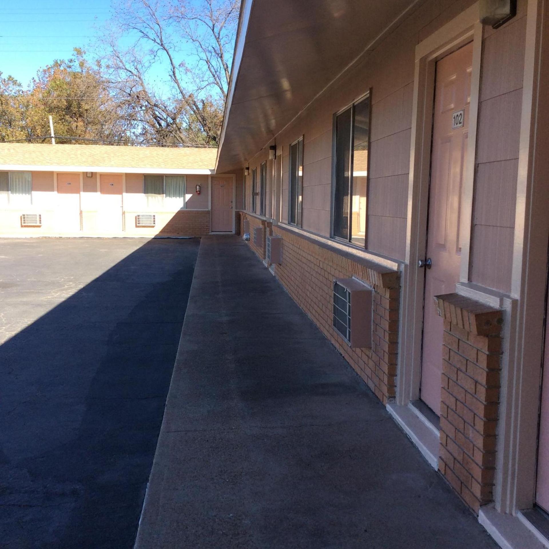 Regency Inn Comanche photo 10